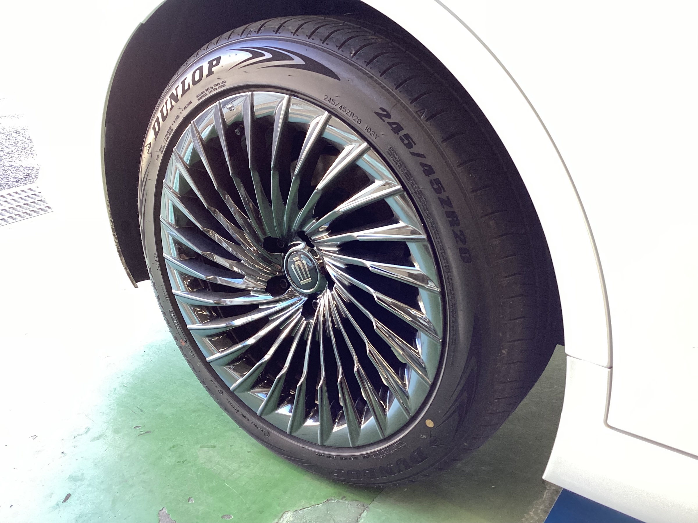 クラウンセダン（AZSH32）もうそのサイズはSUVなんよ | 店舗おススメ