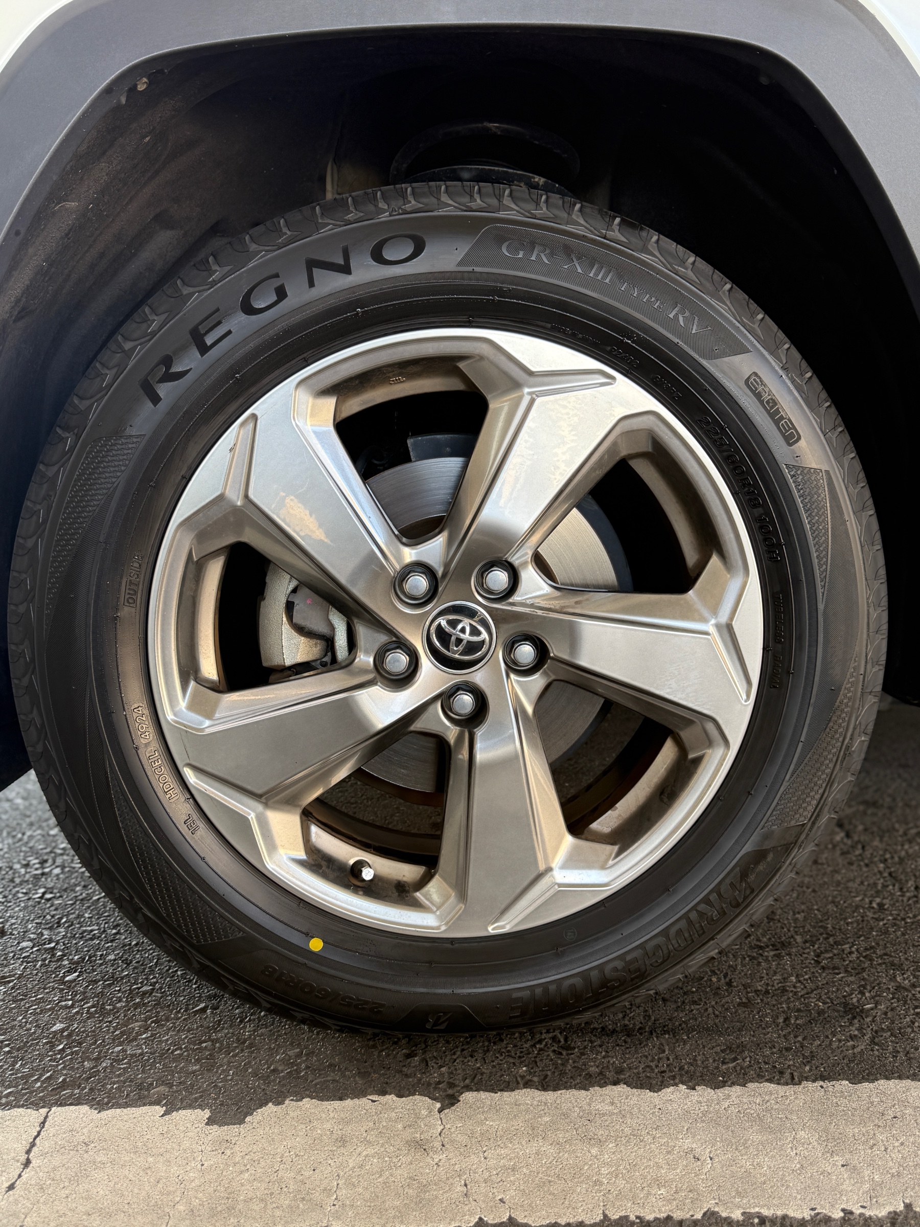 ブリヂストンタイヤオンラインストア】トヨタ RAV4にレグノ GR-XIII