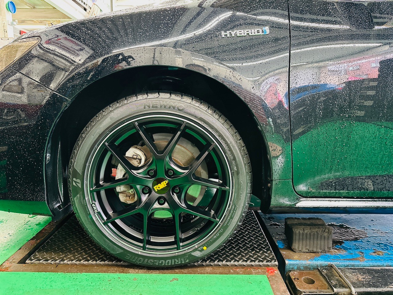 トヨタ カムリHV 「MID RMP 025F」18インチ取付 | 店舗お