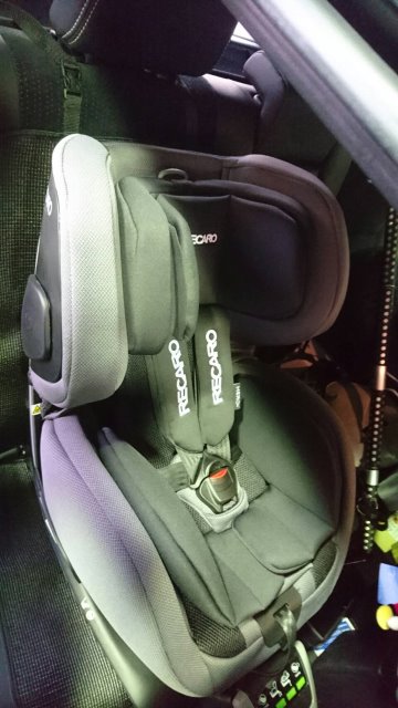 Recaro チャイルドシート取付しました トヨタ カローラフィールダー その他 パーツ取付 各種用品取付 サービス事例 タイヤ館 稲沢 愛知県 三重県のタイヤ カー用品ショップ タイヤからはじまる トータルカーメンテナンス タイヤ館グループ