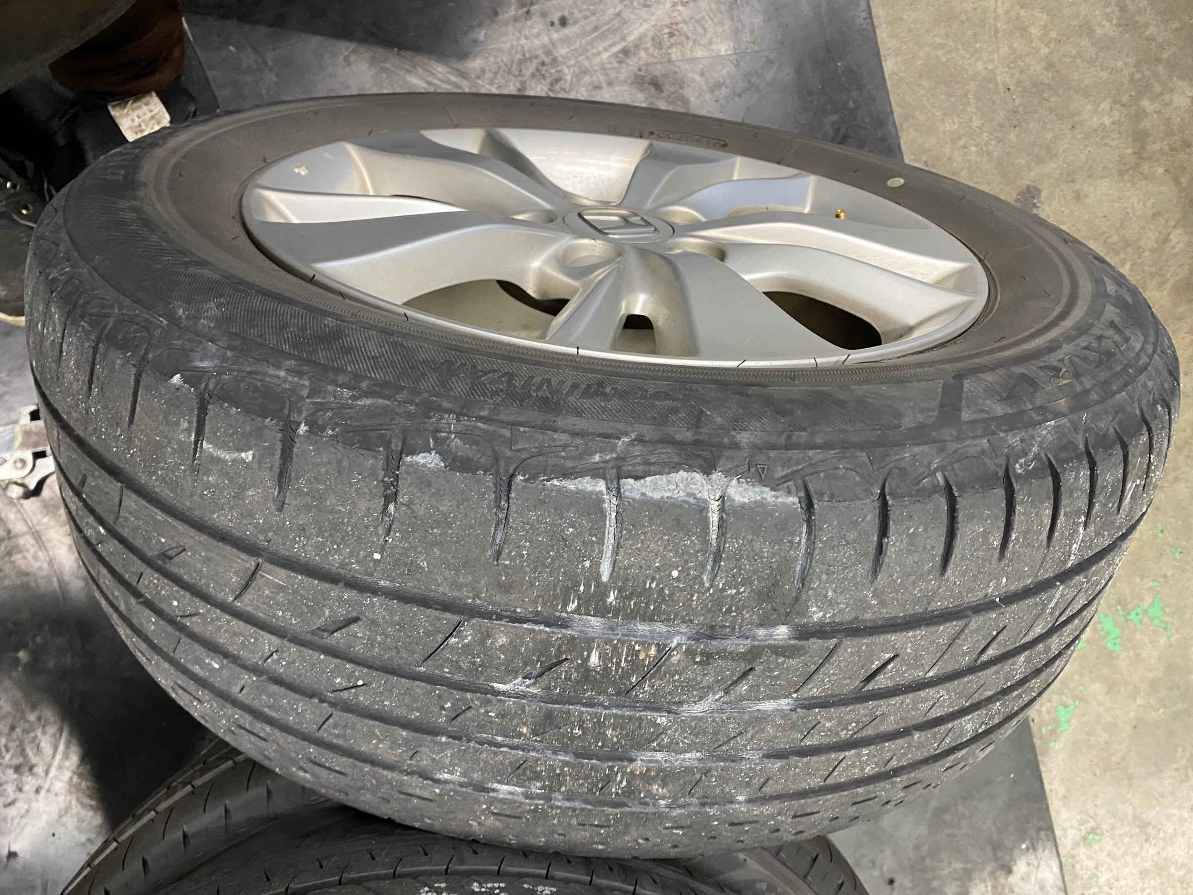 　　ブリヂストン　タイヤ館下松　タイヤ交換　アルミホイール　オイル交換　バッテリー交換　ワイパー交換　エアコンフィルター交換　アライメント調整　国産車　輸入車　下松市　周南市　徳山　柳井　熊毛　光　玖珂　周東　　