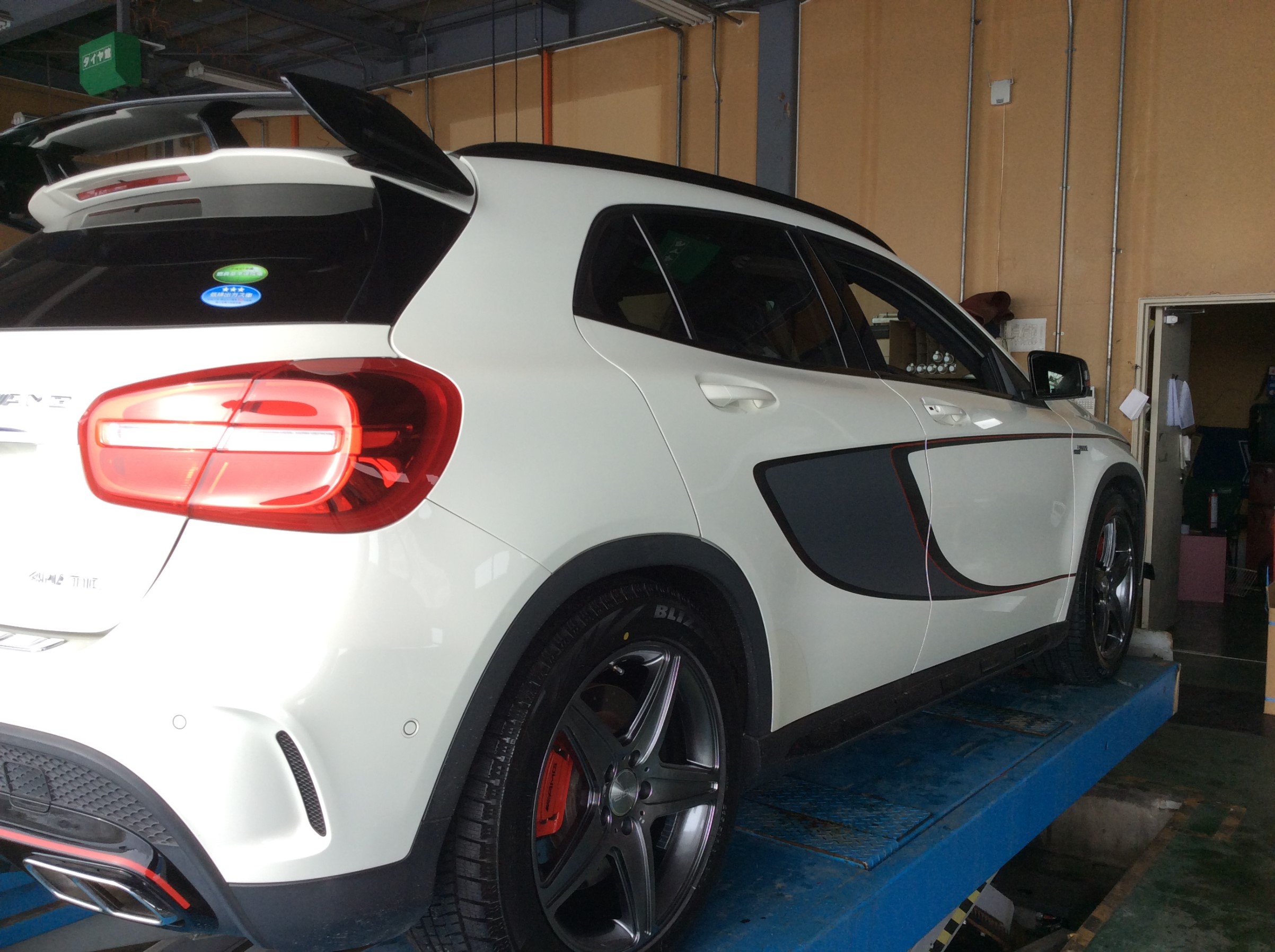 メルセデス・ベンツ GLA 45 AMG Edition1 にスタッドレスセット