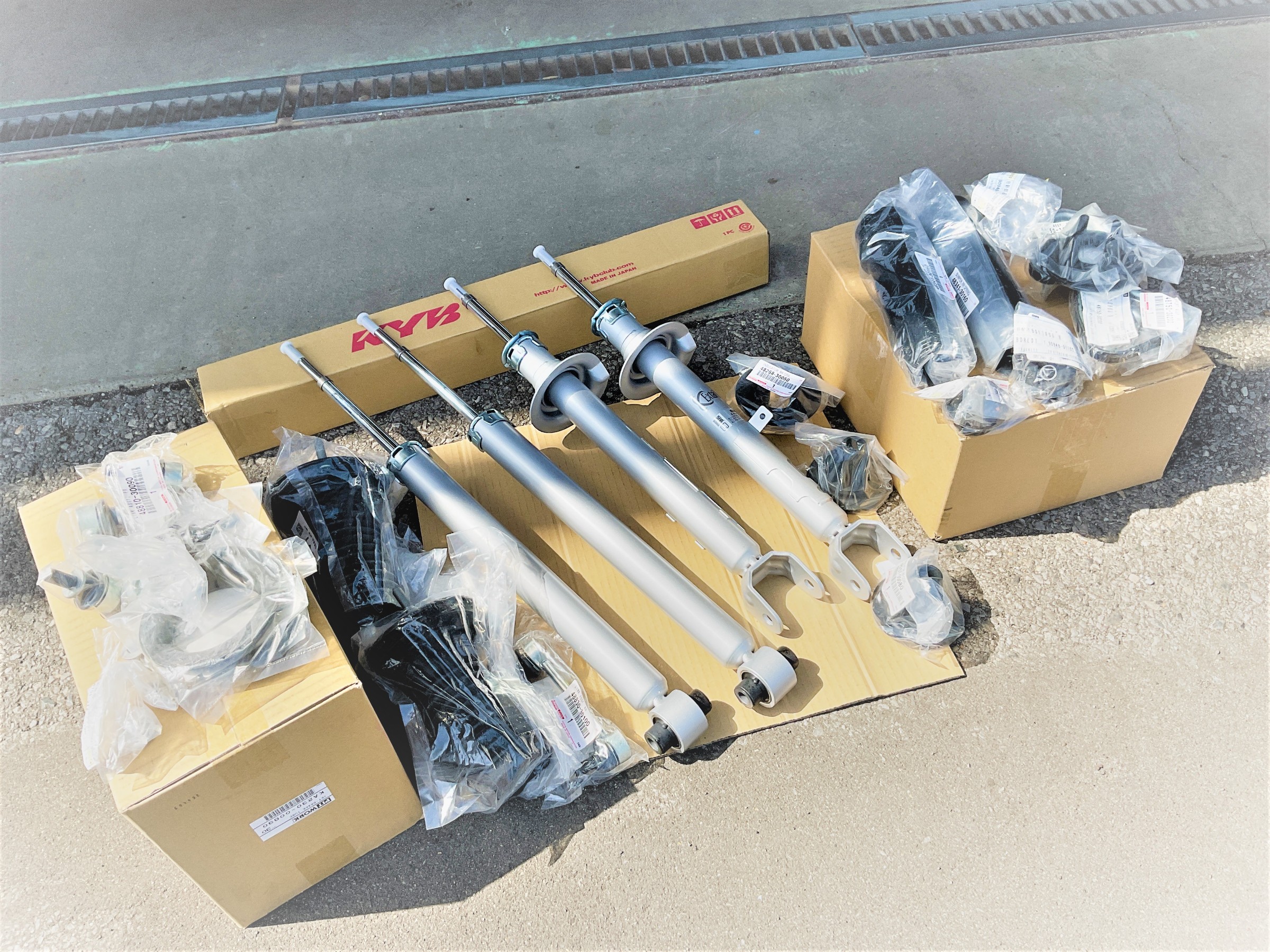 レクサスGRL11型GS250、ショックアブソーバーのリフレッシュ交換