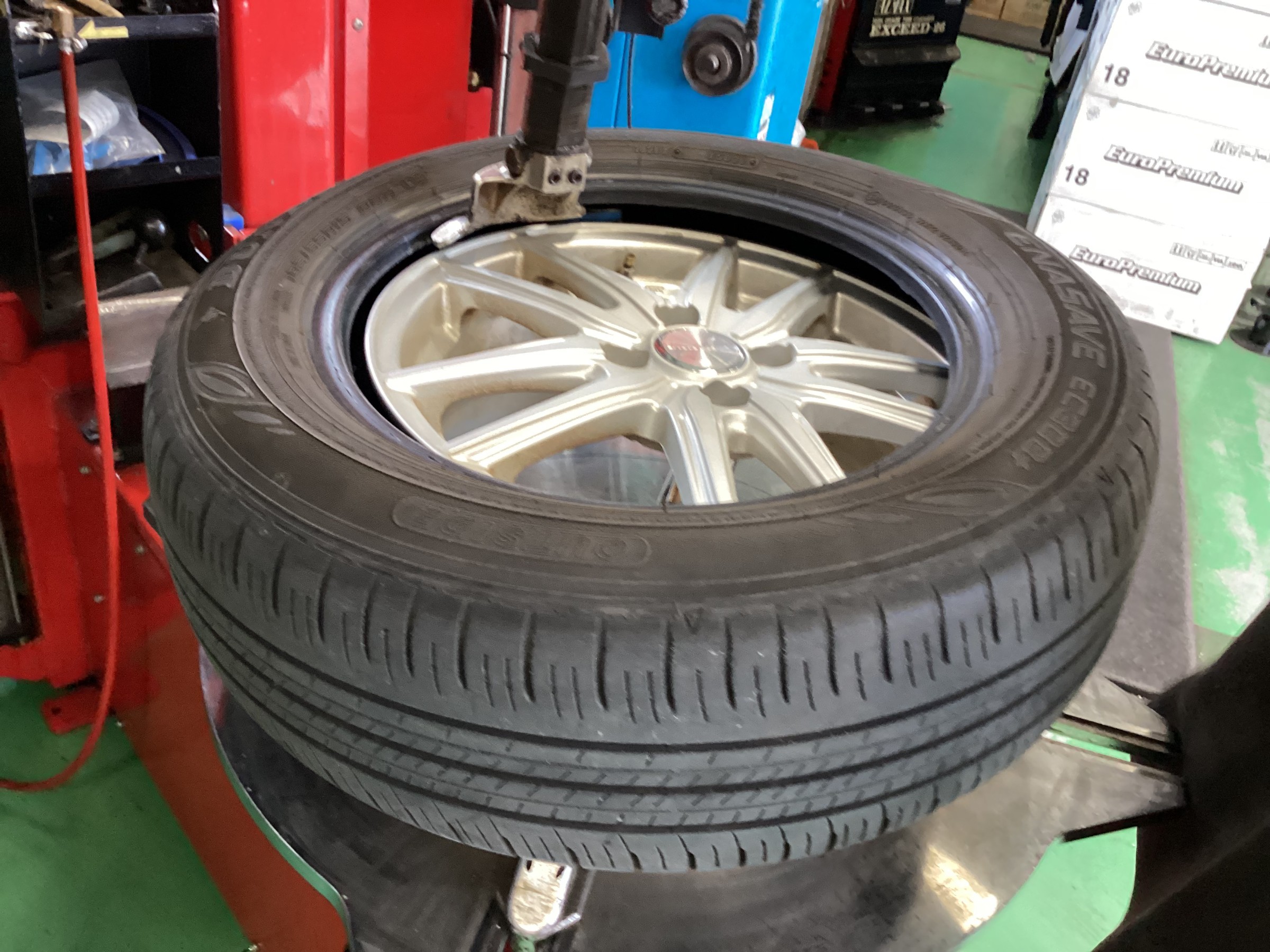 日産 ノート 6AA-E13 ブリヂストンNEWENO 185/65R15 取付 | 店舗お