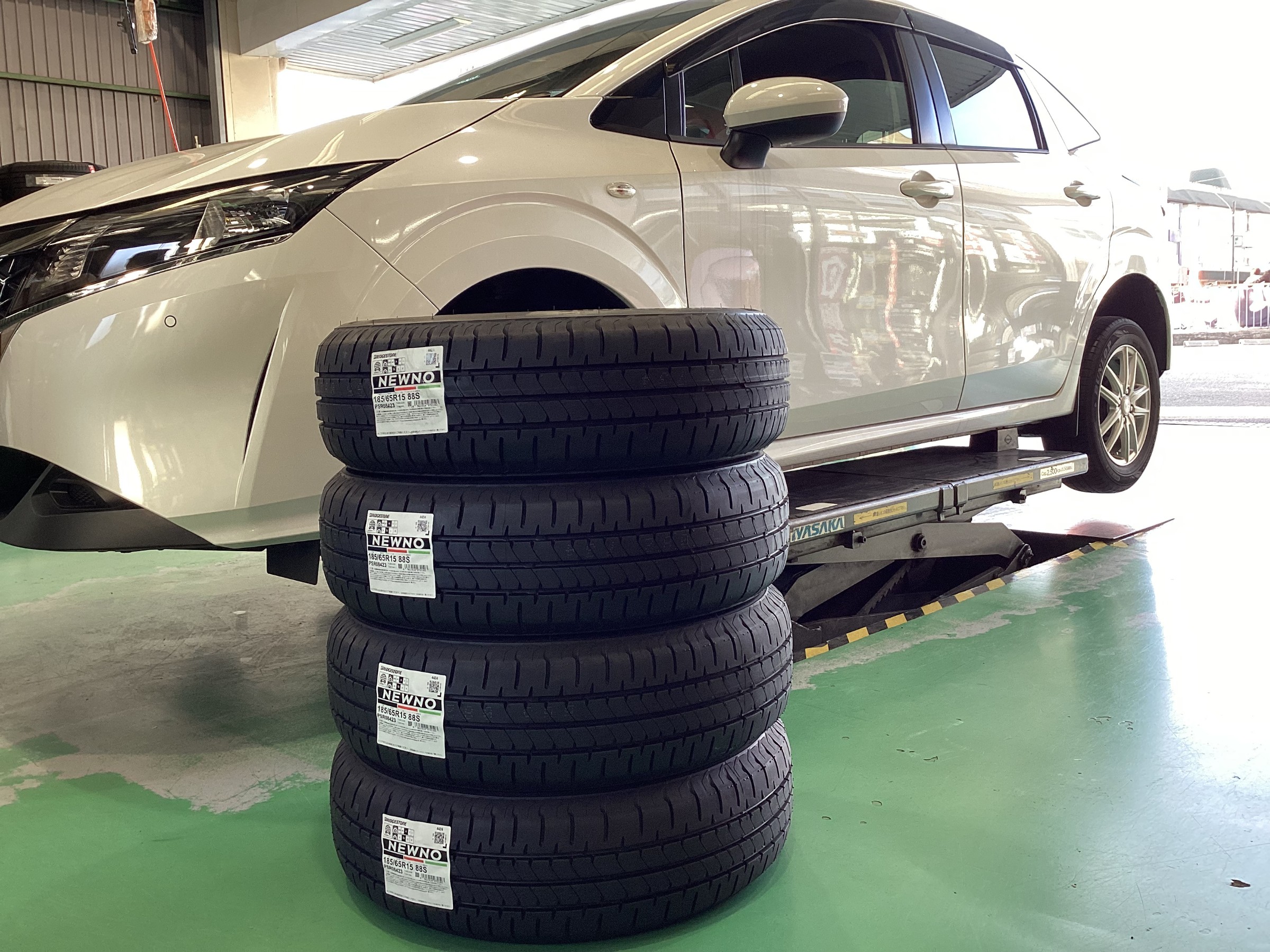 送料込み　①日産　E13ノート後期　純正鉄ホイール　新車外し　②と同時購入必須 新車外し】日産 ノート E13 純正 16インチ ホイールカバー＆スチール