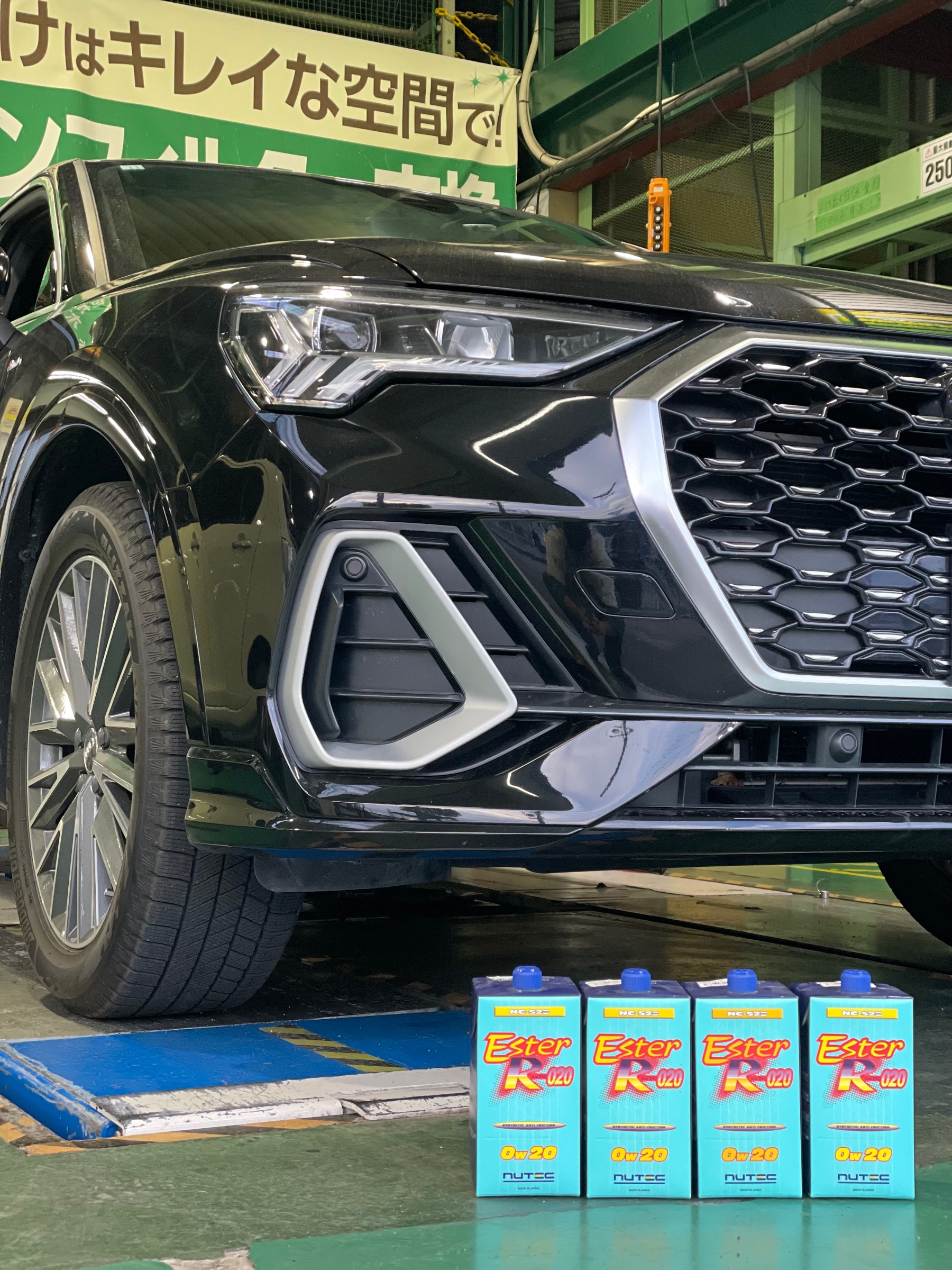 タイヤ館加古川 Audi Q3 F3 アウディ　エンジンオイル交換