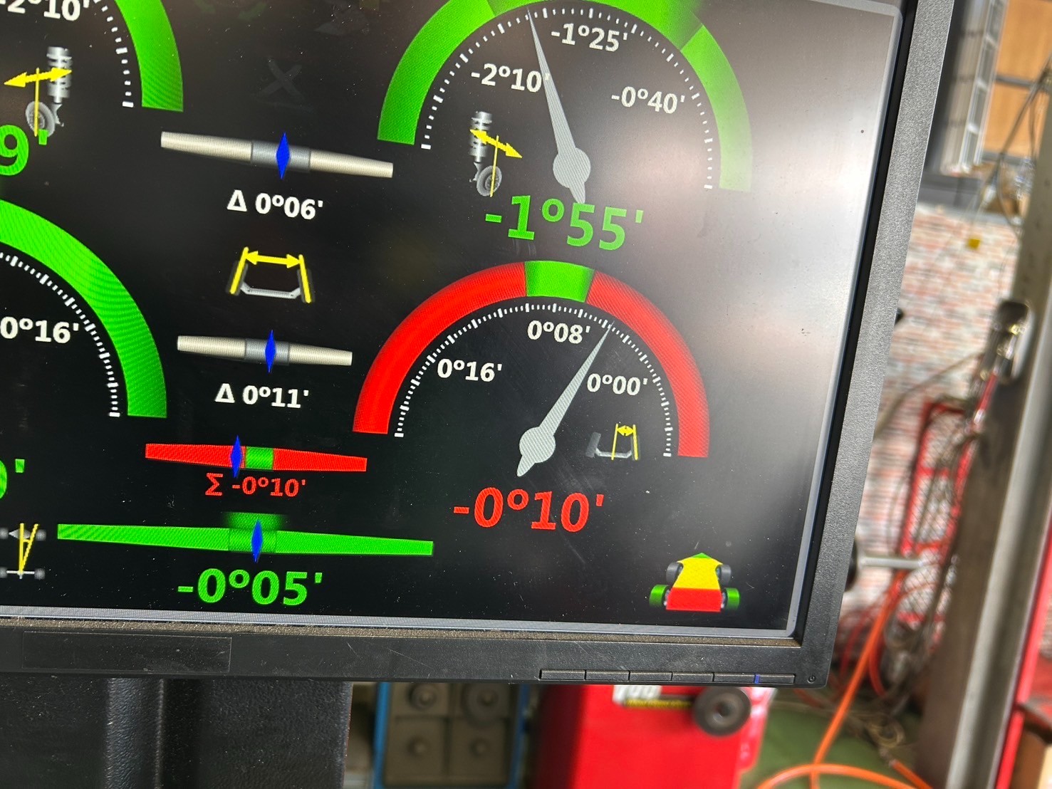 アライメント 後ろトー調整途中 モニター