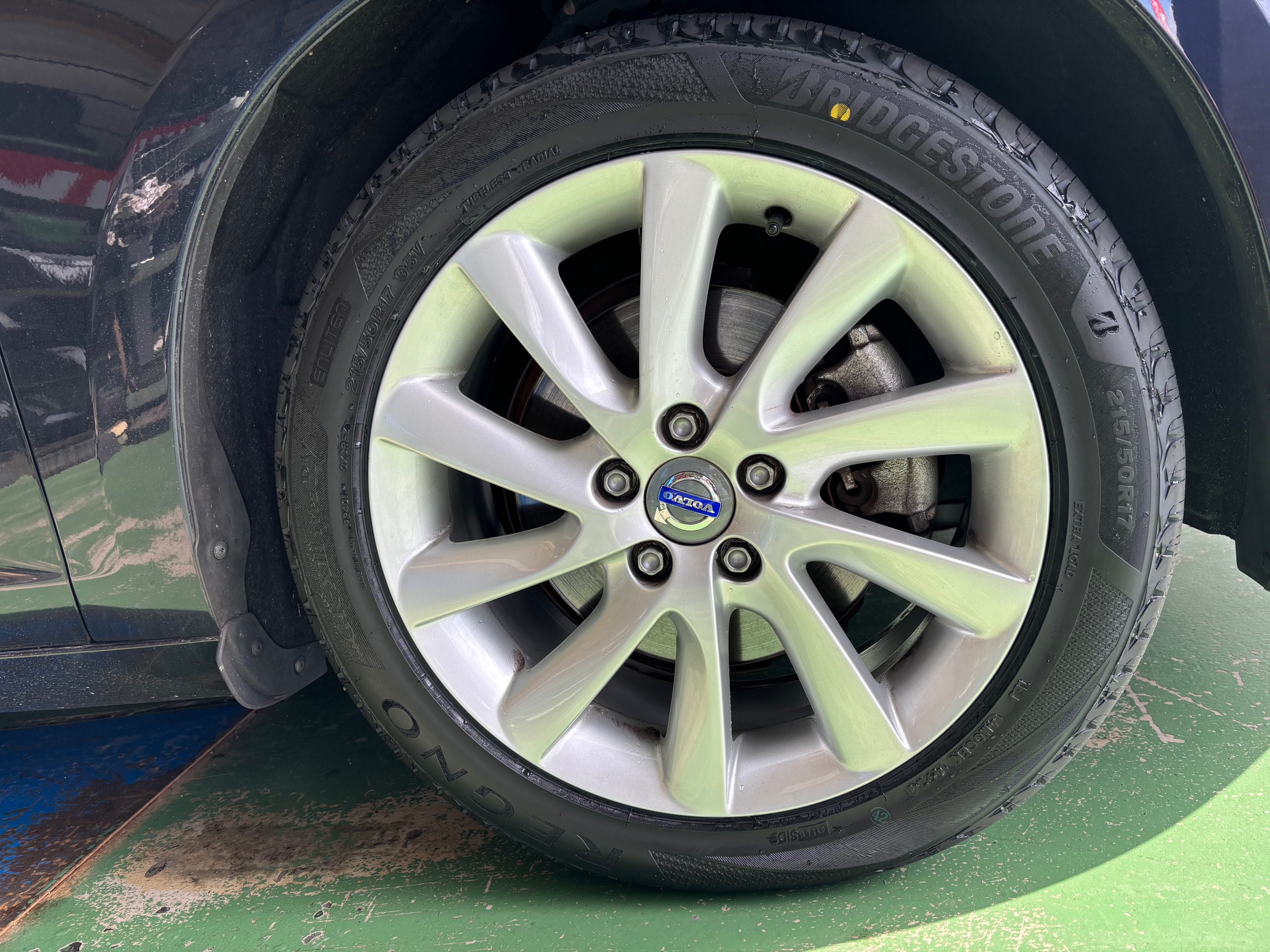 VOLVO V60 REGNO GR-XIII TYPE RV装着 | 店舗おススメ情報 | タイヤ館