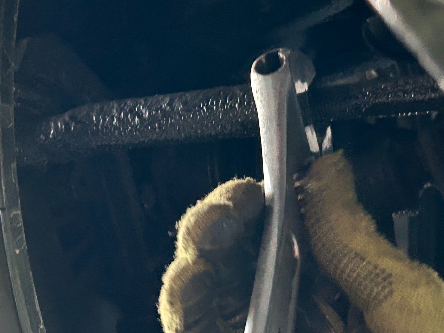 アライメント 前トー調整風景