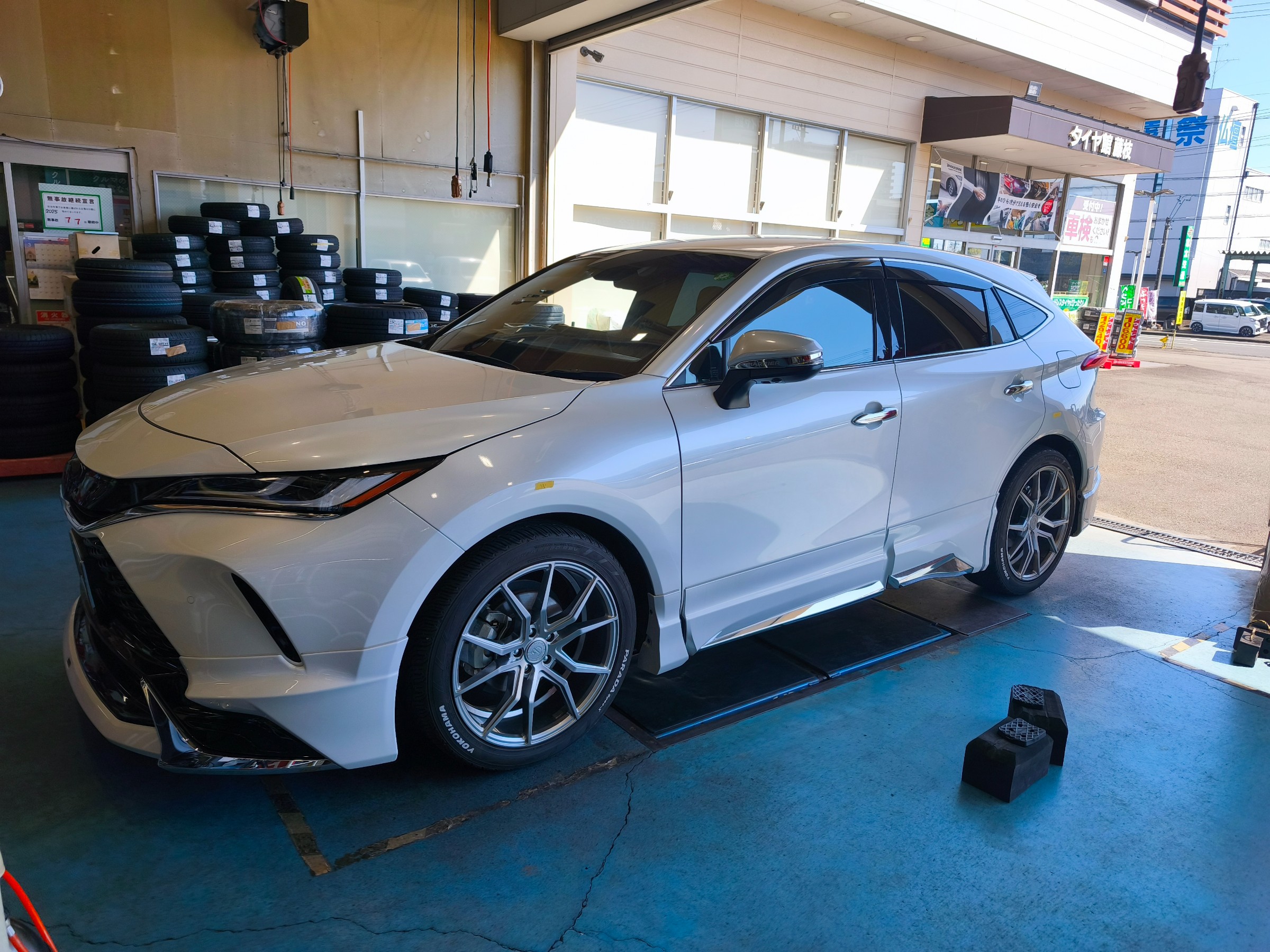 トヨタ ハリアーハイブリッド TEIN FLEX Z 車高調取付 | 店舗おススメ