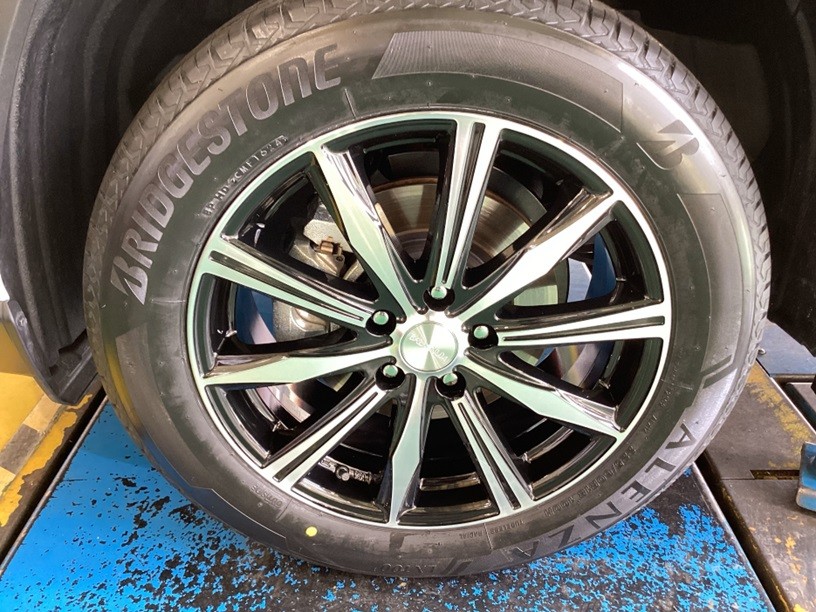 トヨタ『RAV4』型式：MXAA54のタイヤホイールSETを取り付 アレンザ