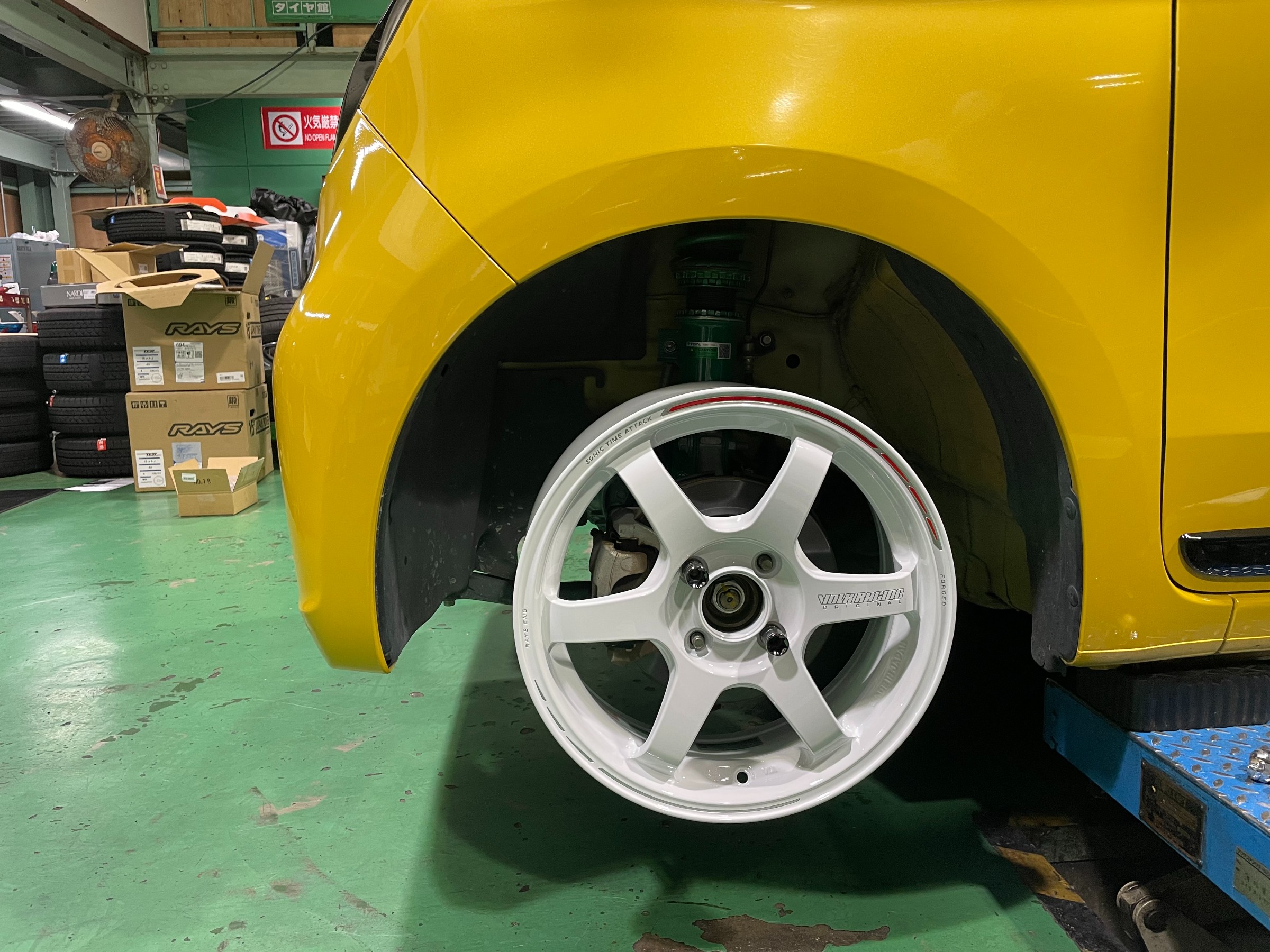 N-ONE RS RAYS TE37白ホイールを装着していきます！ | 店舗おススメ 