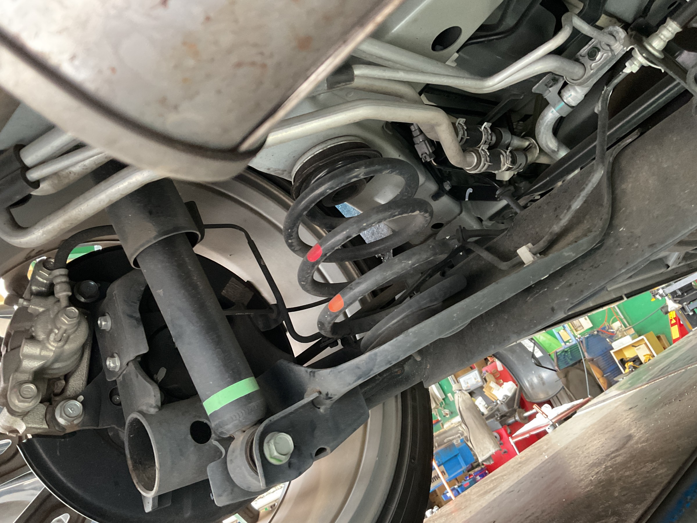 日産HFC27型セレナ、ダウンサスのお取り付け＆アライメント調整