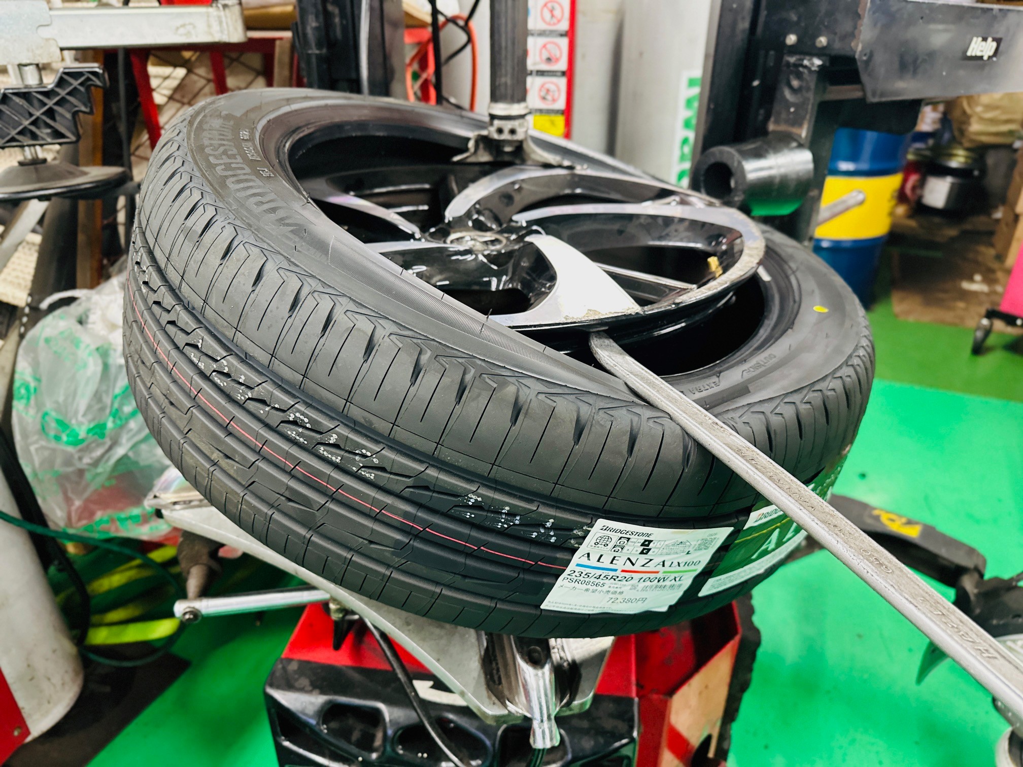 シトロエンDS アレンザLX100 235/45R20 取付 | 店舗おススメ情報