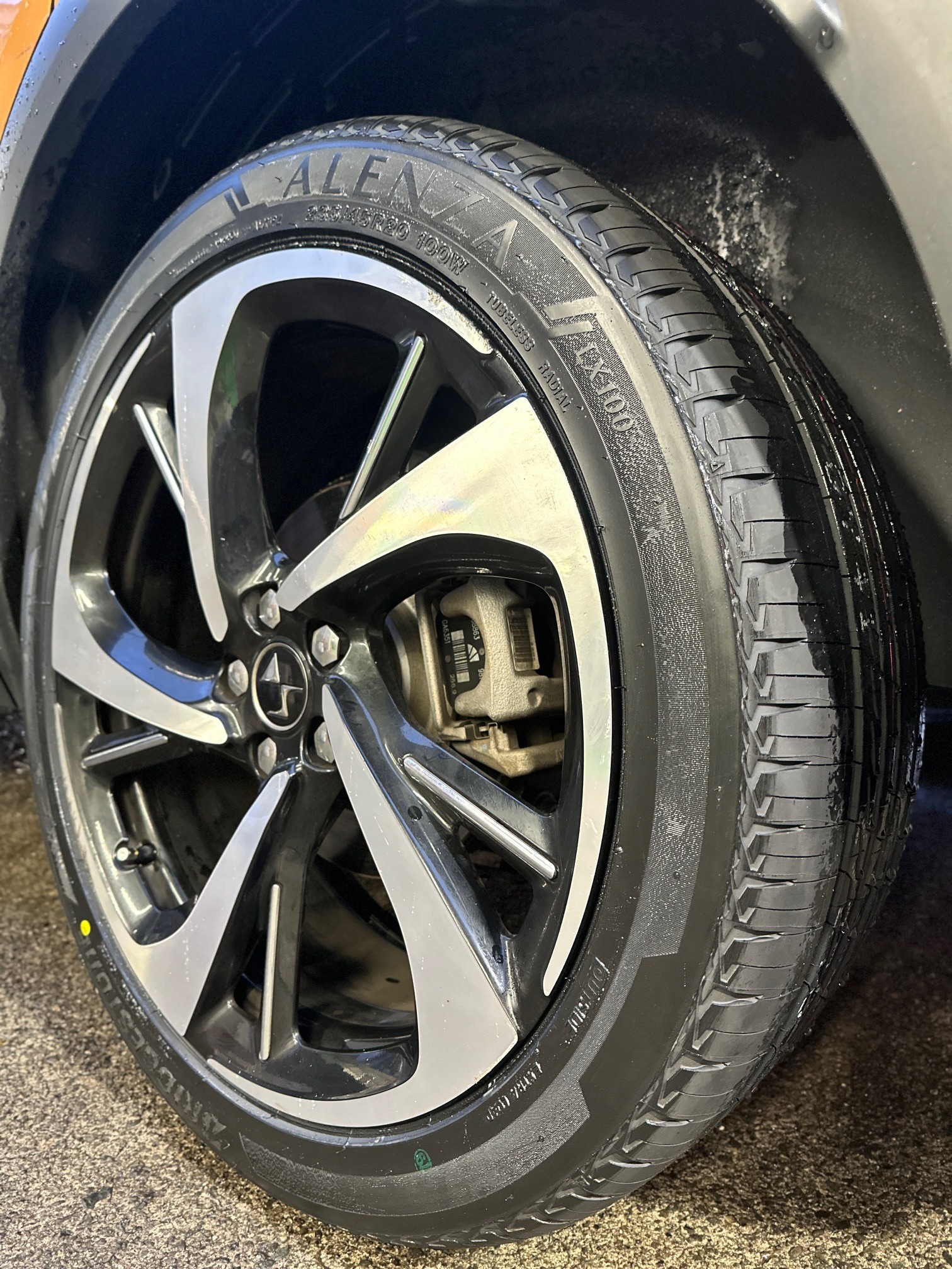 シトロエンDS アレンザLX100 235/45R20 取付 | 店舗おススメ情報