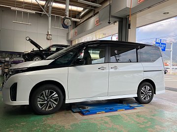 セレナC28 eフォースにエンケイPE03 REGNO GR-XⅢ TYPE RV