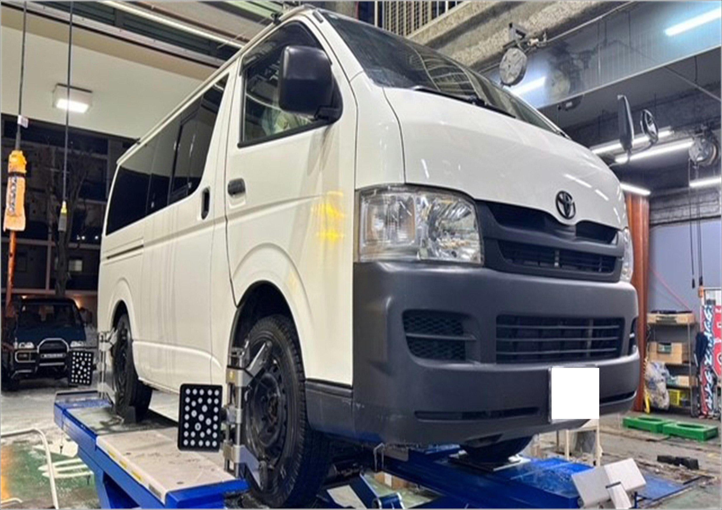 タイヤ　履き替え　タイヤ交換 ハイエース