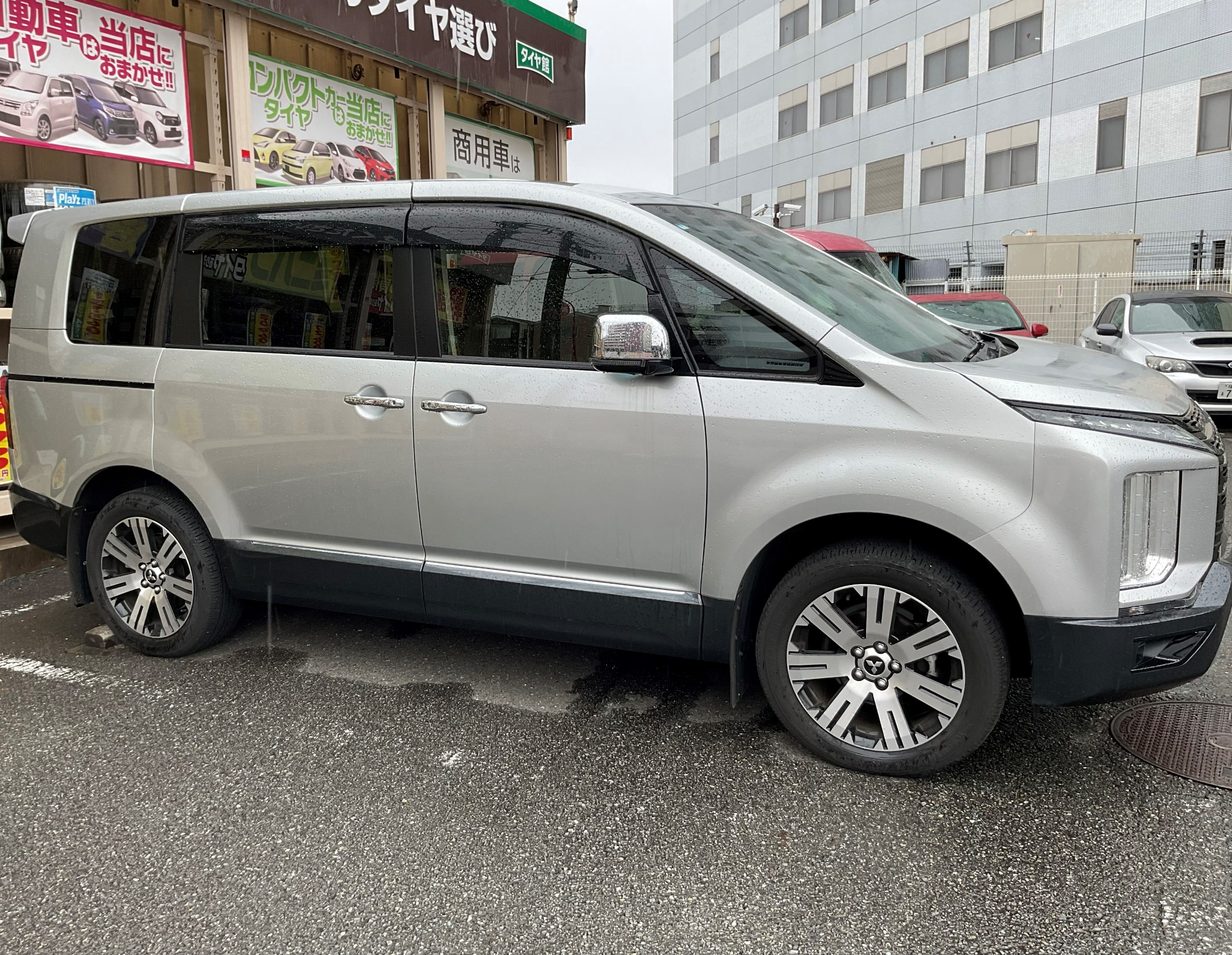 現行デリカのタイヤホイールセットをお取付けしました！ | 店舗