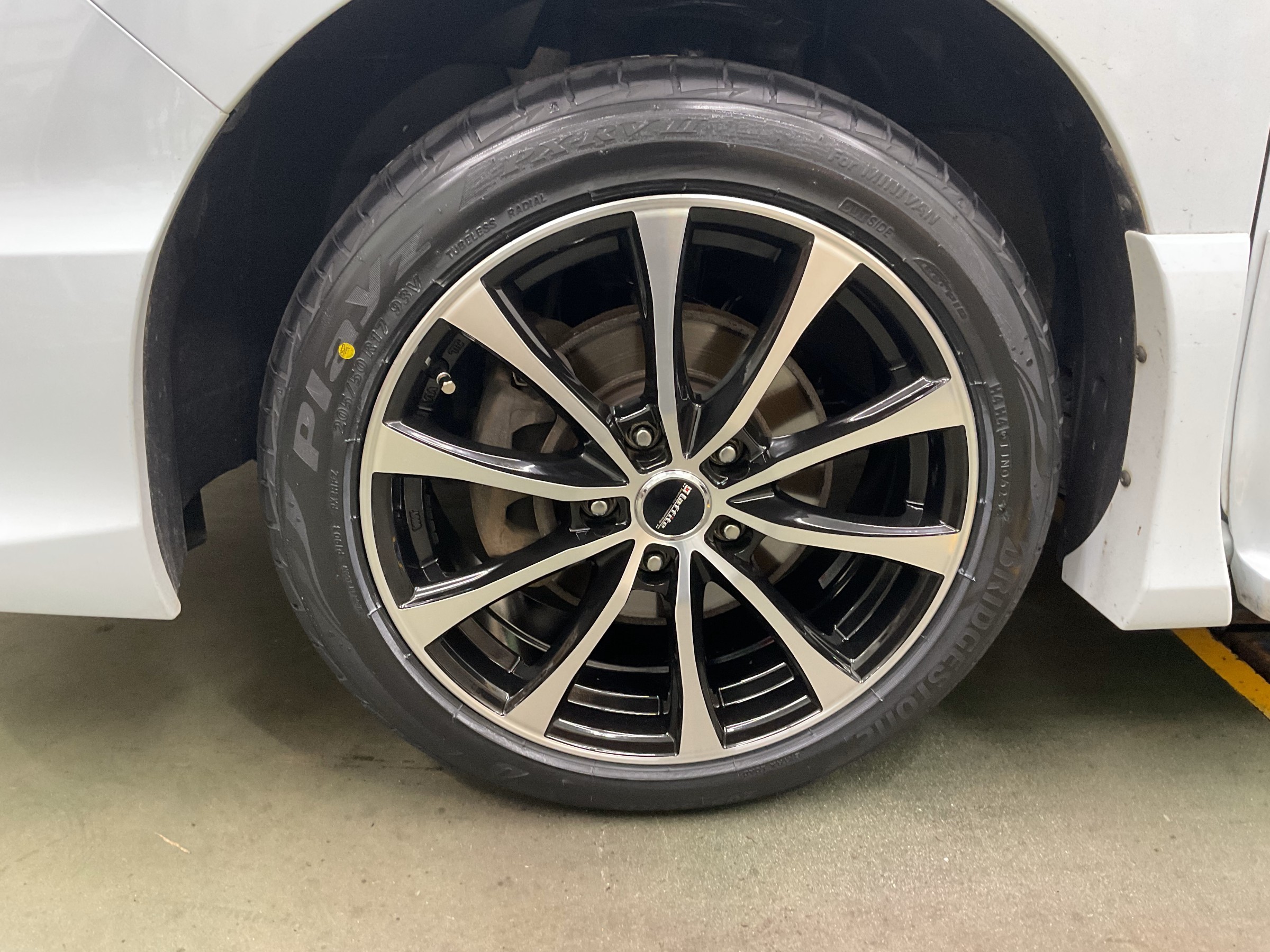 日産セレナ タイヤ&ホイール | 店舗おススメ情報 | タイヤ館 日産セレナ タイヤ&ホイール | 店舗おススメ情報 | タイヤ館