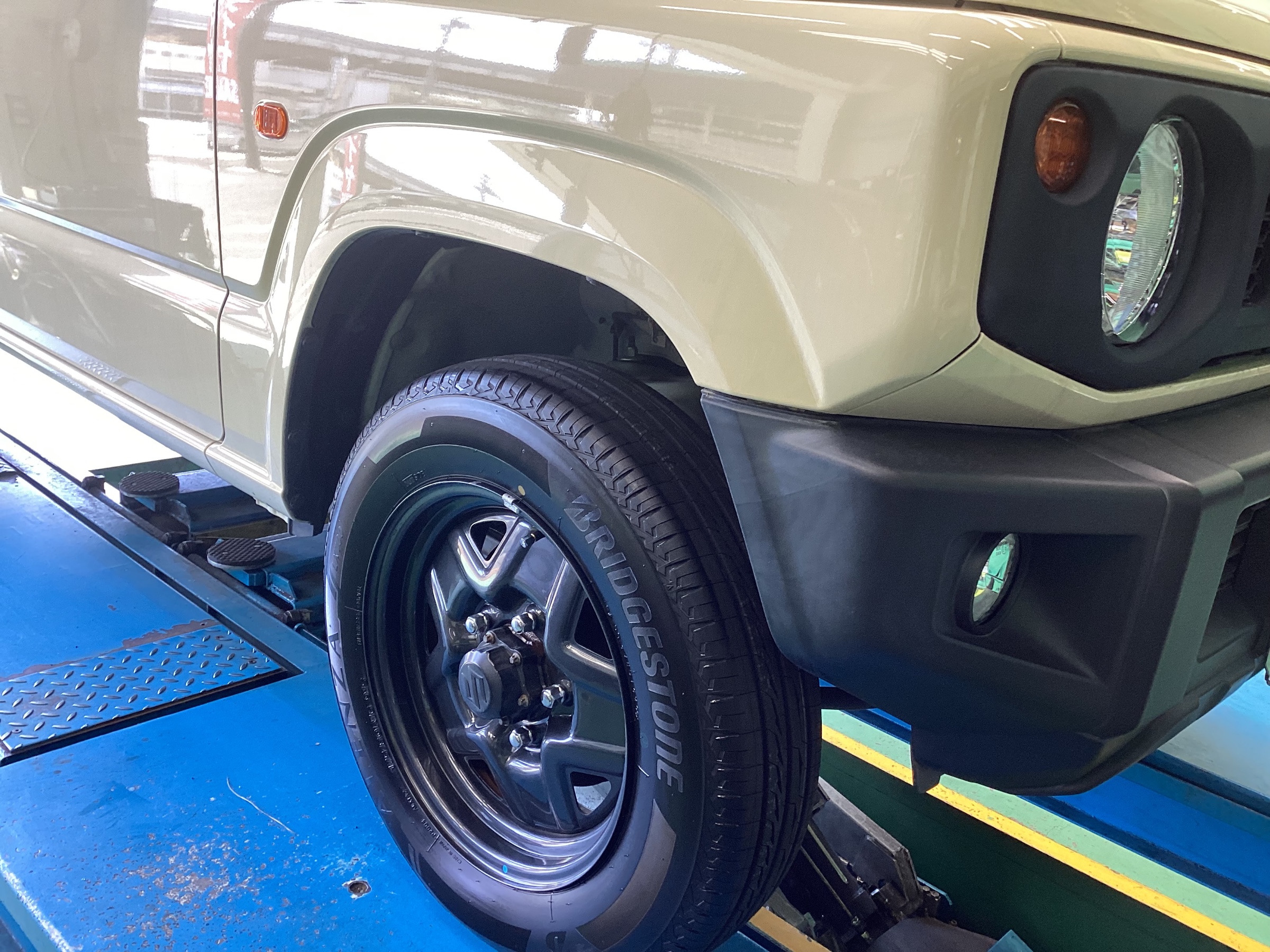 SUZUKI・ジムニー（175/80R16）のタイヤ4本交換作業するならタイヤ館 