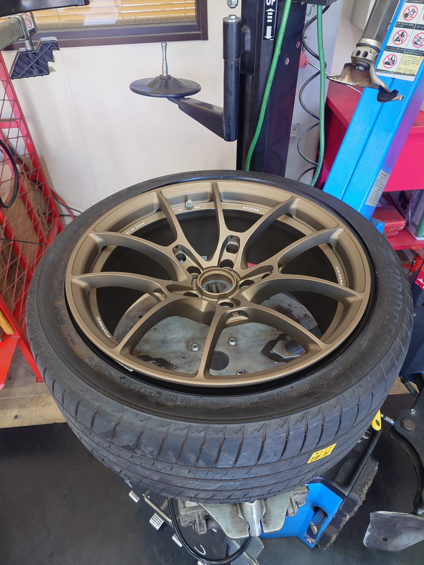 ニッサン フェアレディZ（RZ34） アルミホイール交換 RAYS VOLK RACING