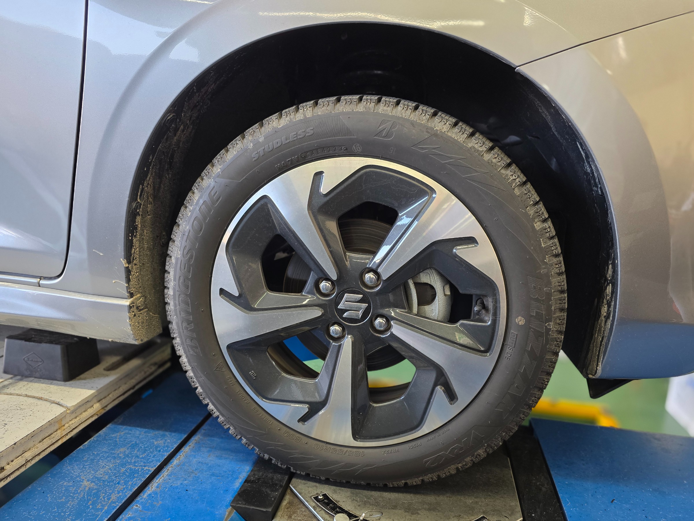 新型スイフト(ハイブリットMZ)タイヤホイールセット【美品】 スズキ 新型スイフト 185/65R16 純正アルミホイール1本 ZCEDS