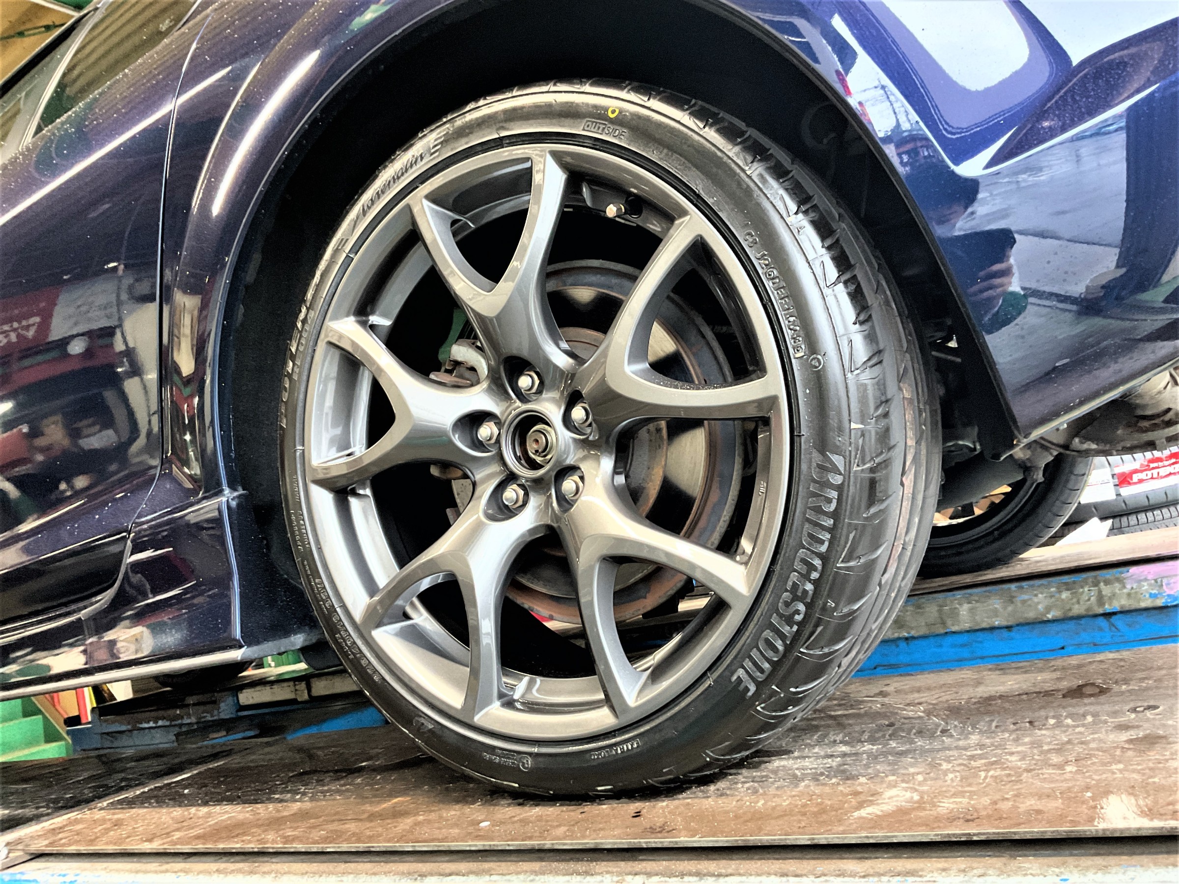 マツダSE3P型RX-8、新品純正ホイール＆POTENZAでのタイヤ交換