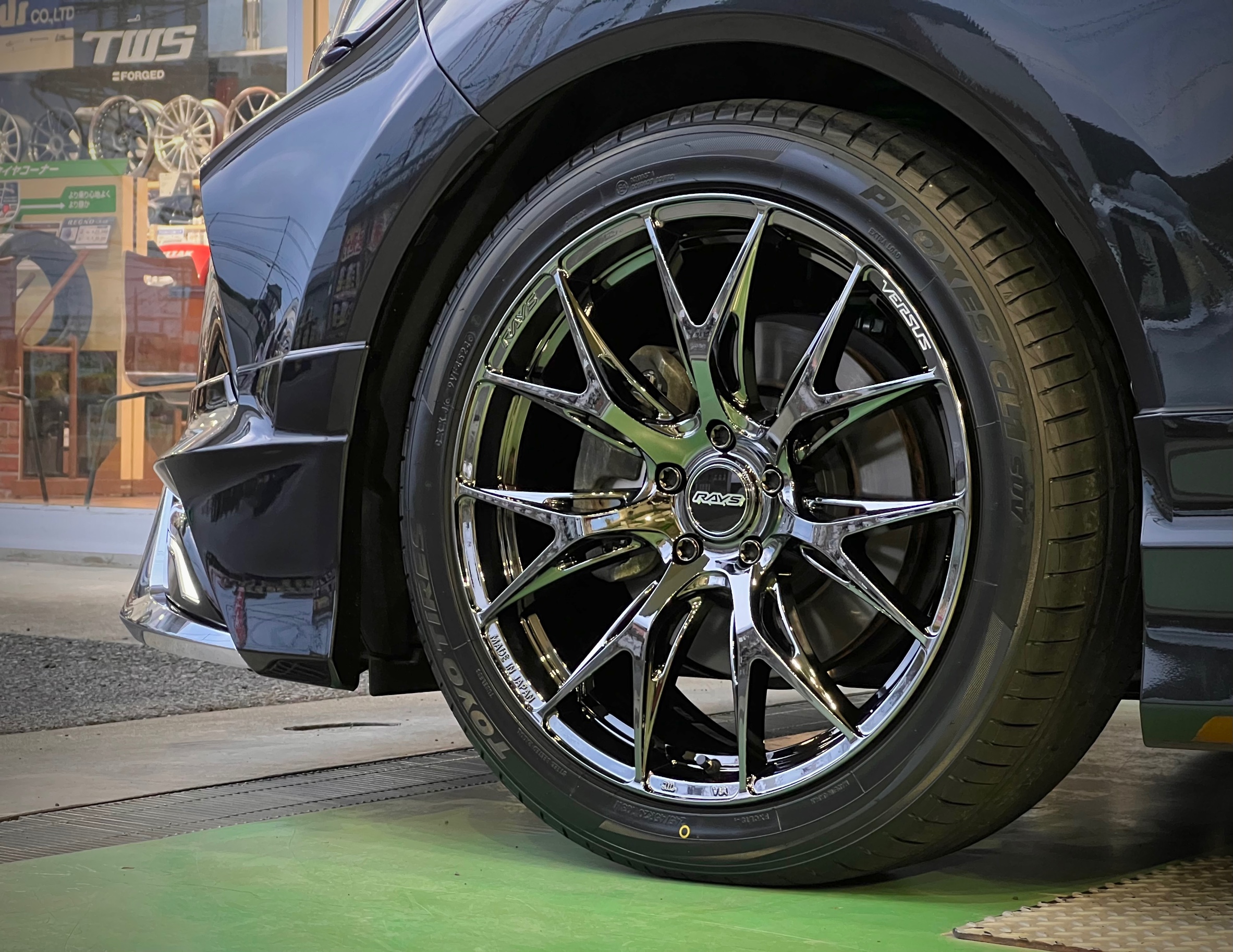 TOYOTA HARRIER PHEV・RAYS VERSUS VV27S 装着。 | 店舗おススメ情報