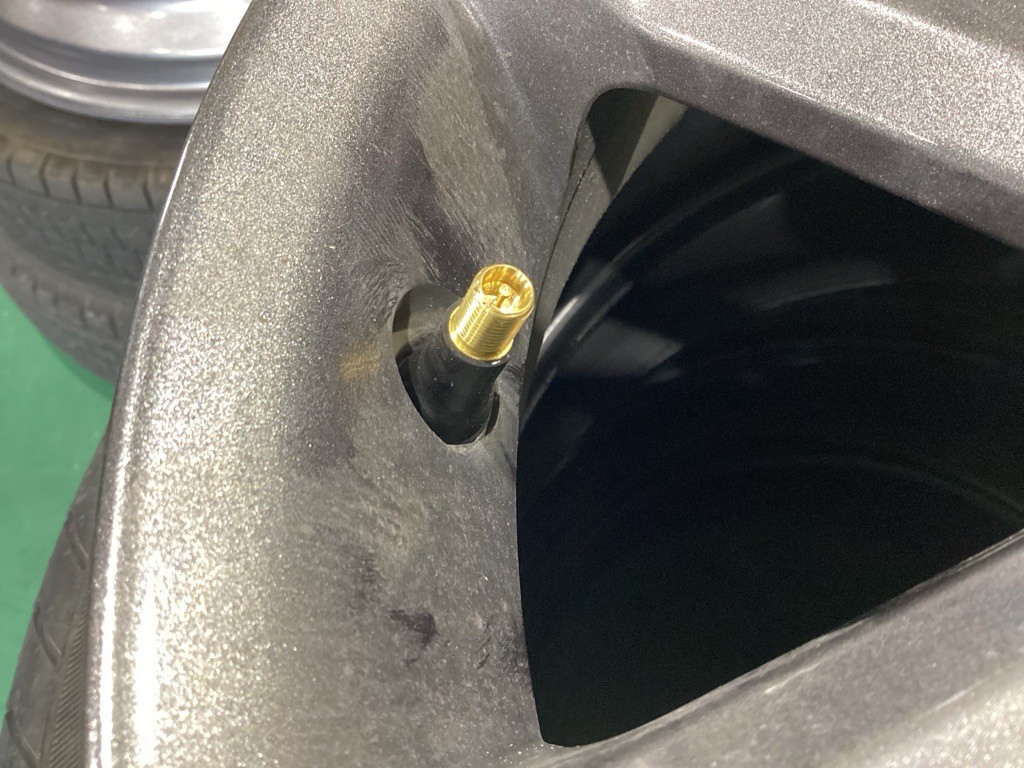 チューブレスゴムバルブ交換