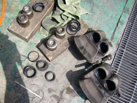 JZX100 チェイサー ブレーキキャリパーOH | 店舗おススメ情報 | タイヤ