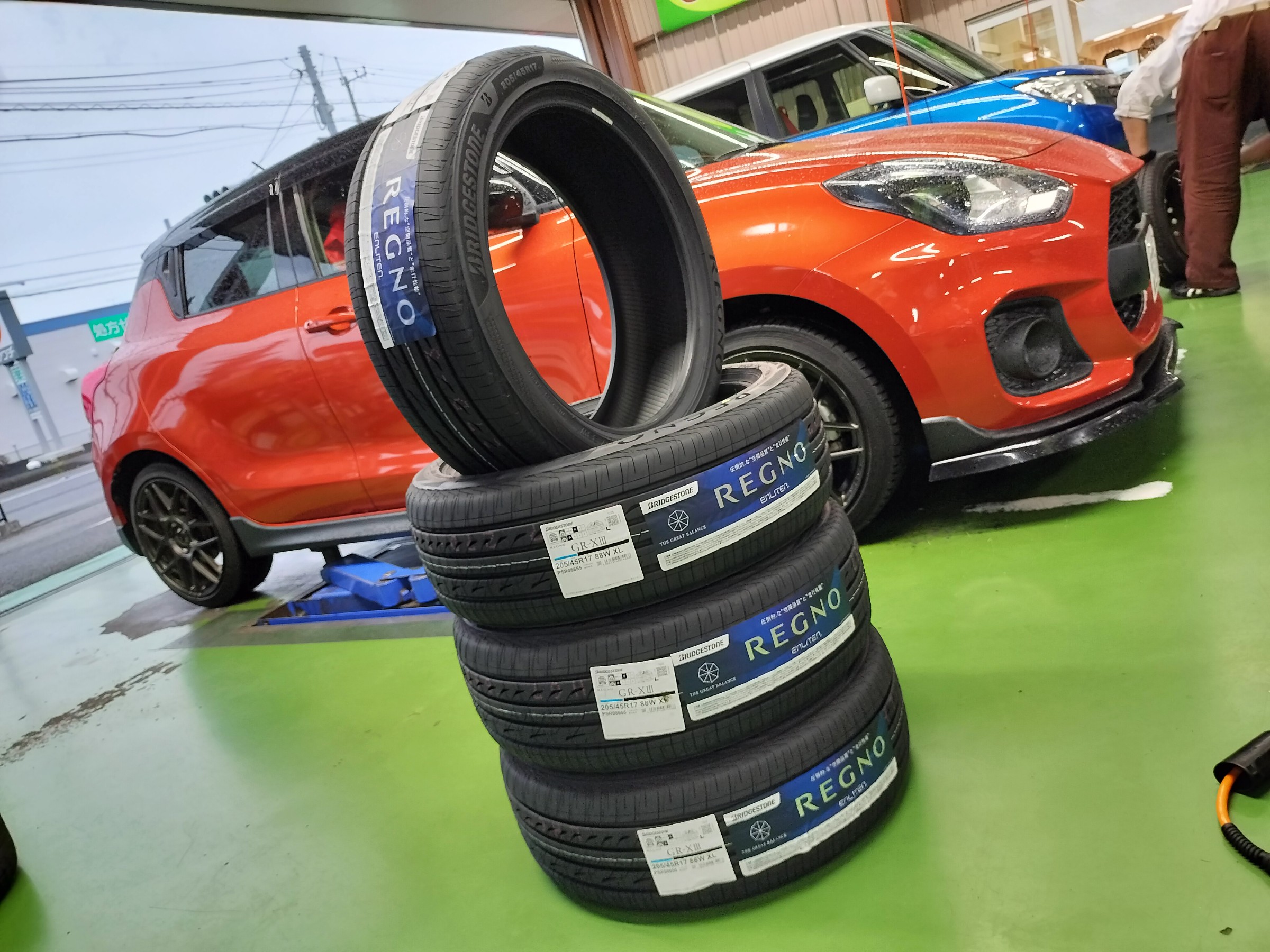 スズキ スイフトスポーツ(ZC33S)】タイヤ交換を行いました。 | 店舗お