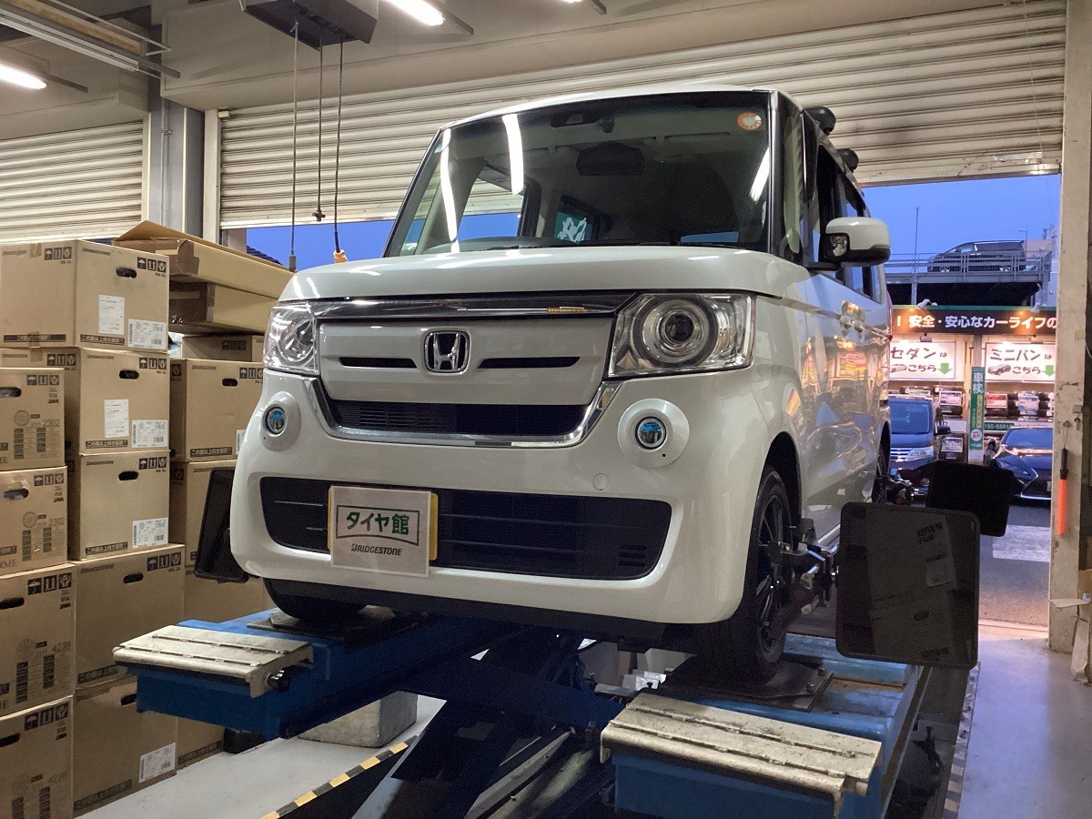 ホンダ N-BOX（JF4）】タイヤ交換作業（REGNO GR-XⅢ） | 店舗お
