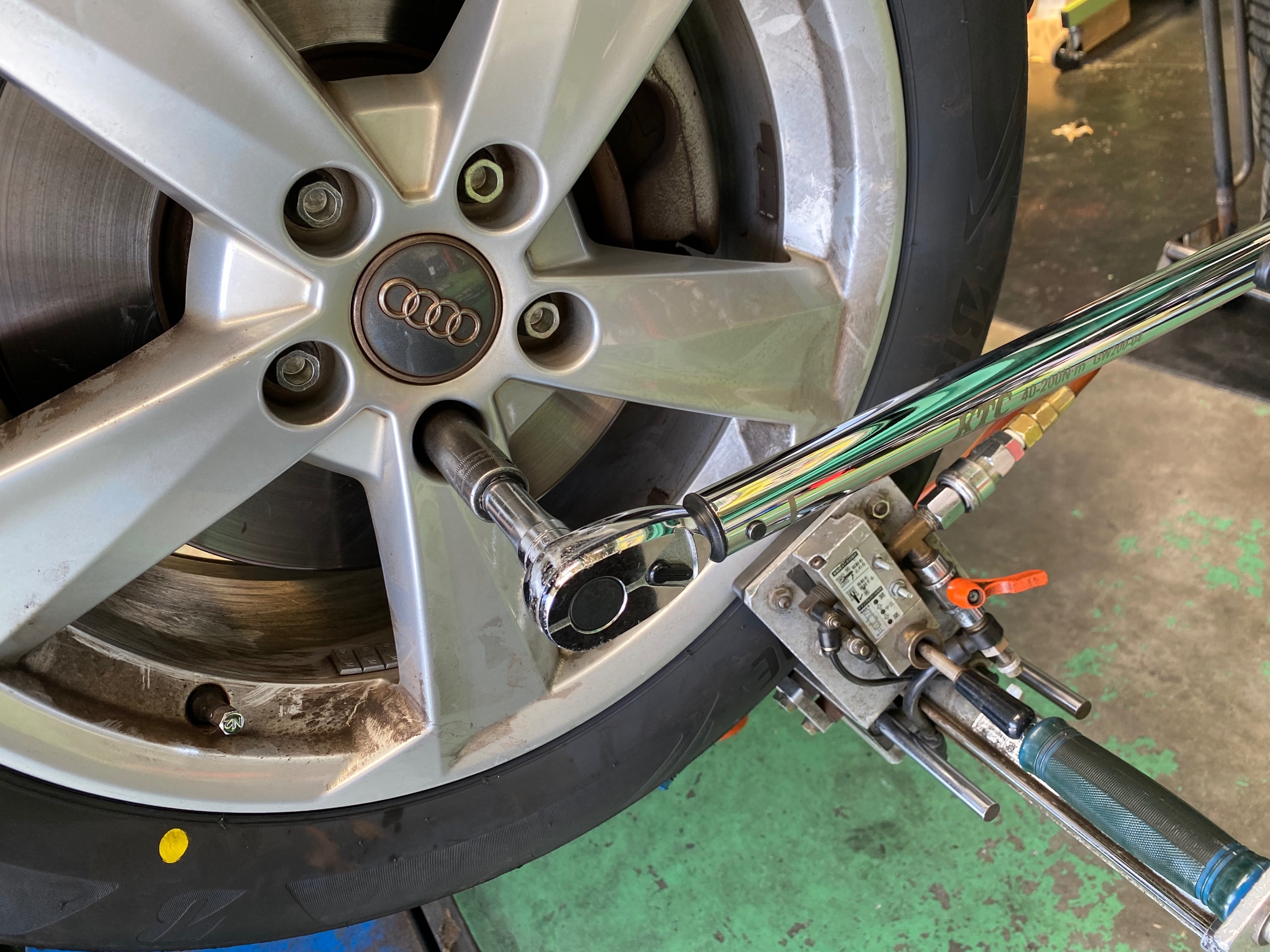 　　ブリヂストン　タイヤ館下松　タイヤ交換　アルミホイール　オイル交換　バッテリー交換　ワイパー交換　エアコンフィルター交換　アライメント調整　国産車　輸入車　下松市　周南市　徳山　柳井　熊毛　光　玖珂　周東　　