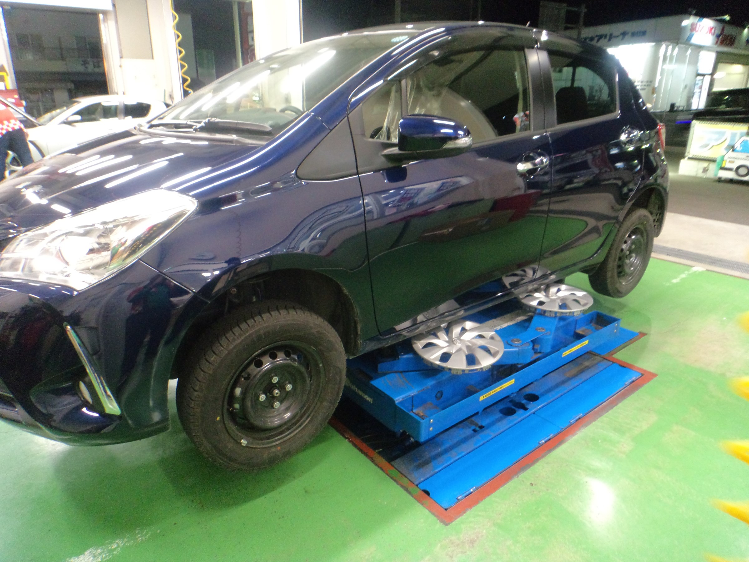 新車ヴィッツにインチアップ トヨタ ヴィッツ タイヤ タイヤ ホイール関連 タイヤ ホイール交換 スタッフ日記 タイヤ館 春日部 タイヤからはじまる トータルカーメンテナンス タイヤ館グループ