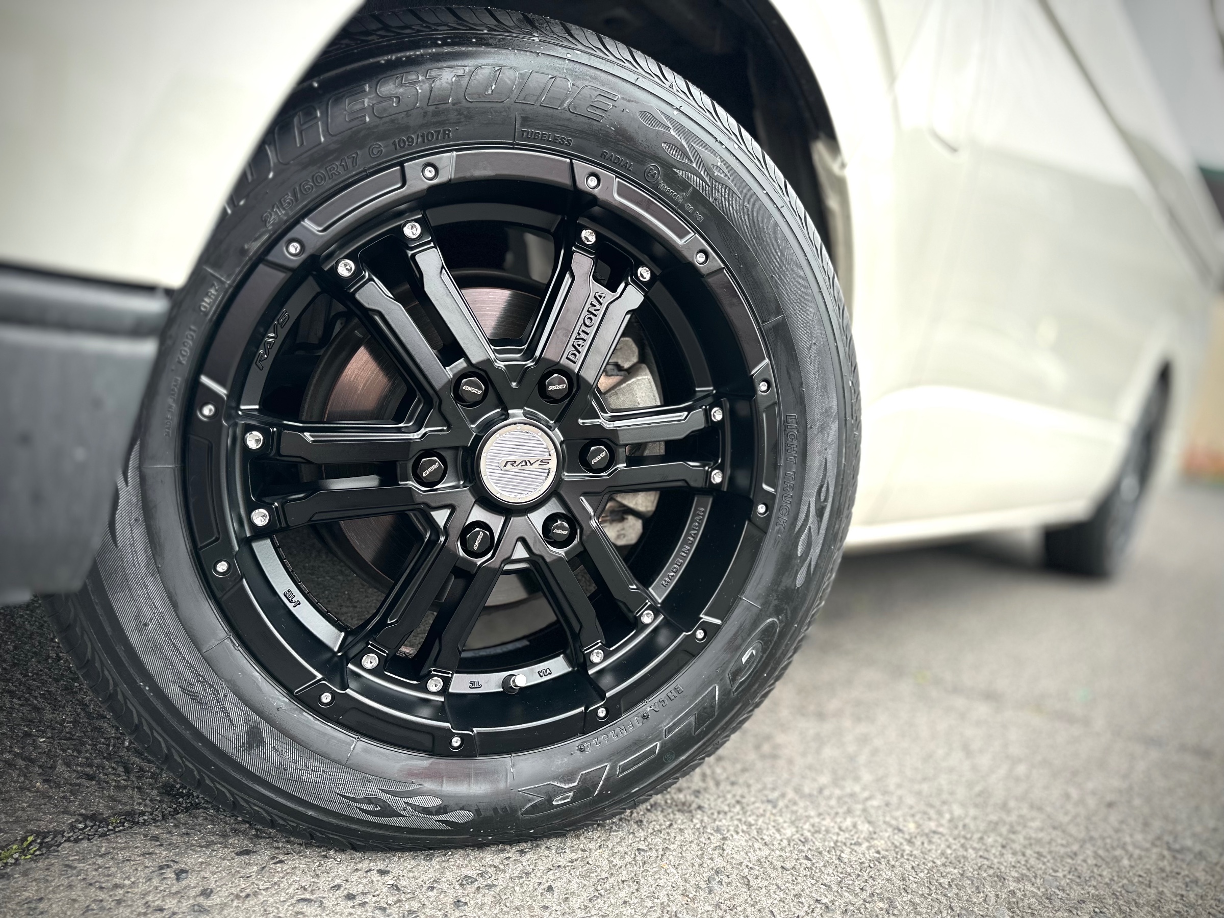 ハイエースにRAYS DAYTONA FDX とGL-R 装着しました!!! | 店舗お