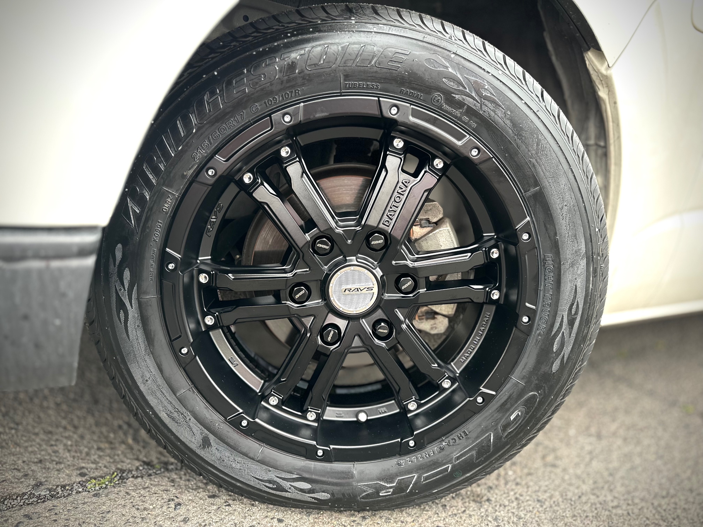 ハイエースにRAYS DAYTONA FDX とGL-R 装着しました!!! | 店舗お