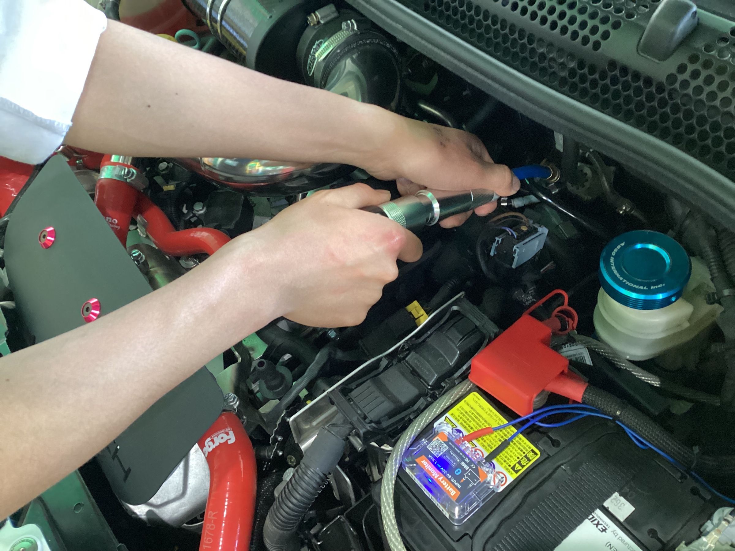 エアコンガス 1234yf 12本セット 北海道沖縄は発送不可 注意】新車のエアコンは新しいHFO-1234yfガスが採用され修理代は