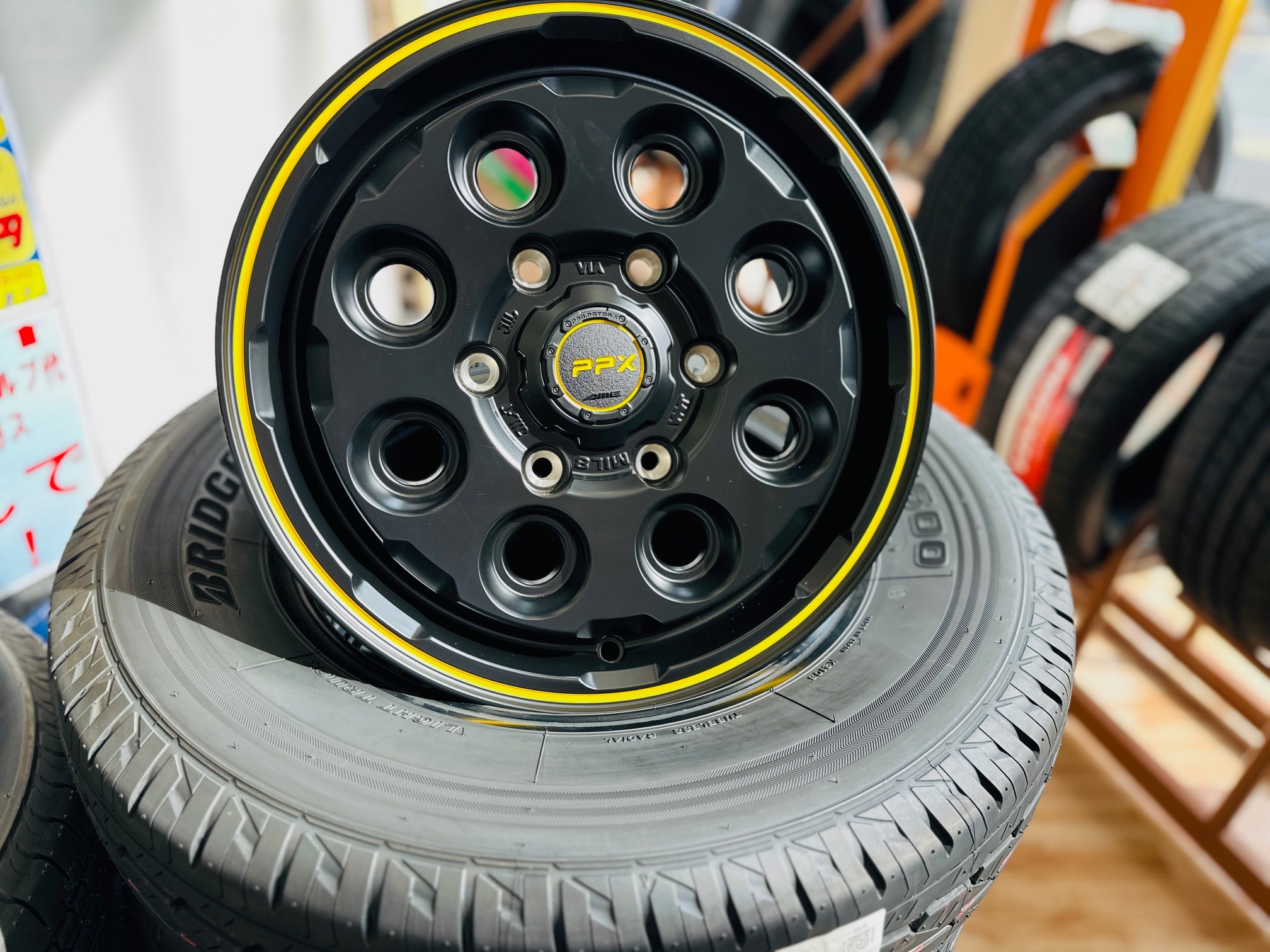 ハイエース純正　15インチ タイヤホイールセット⭐︎引取歓迎⭐︎ ハイエース 15インチ ホワイトレター タイヤホイールセット 大阪
