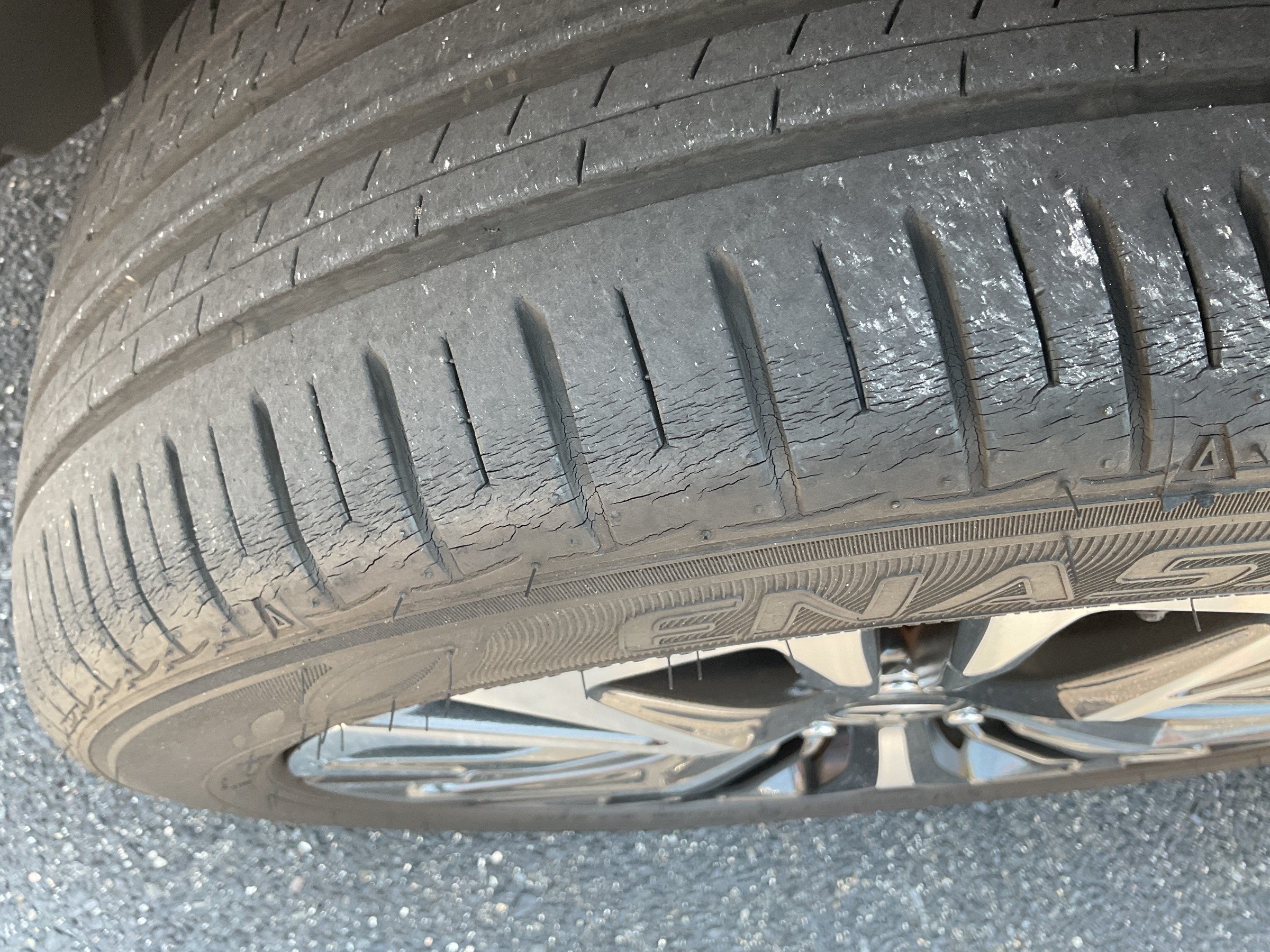 タイヤ交換　タイヤ館三原