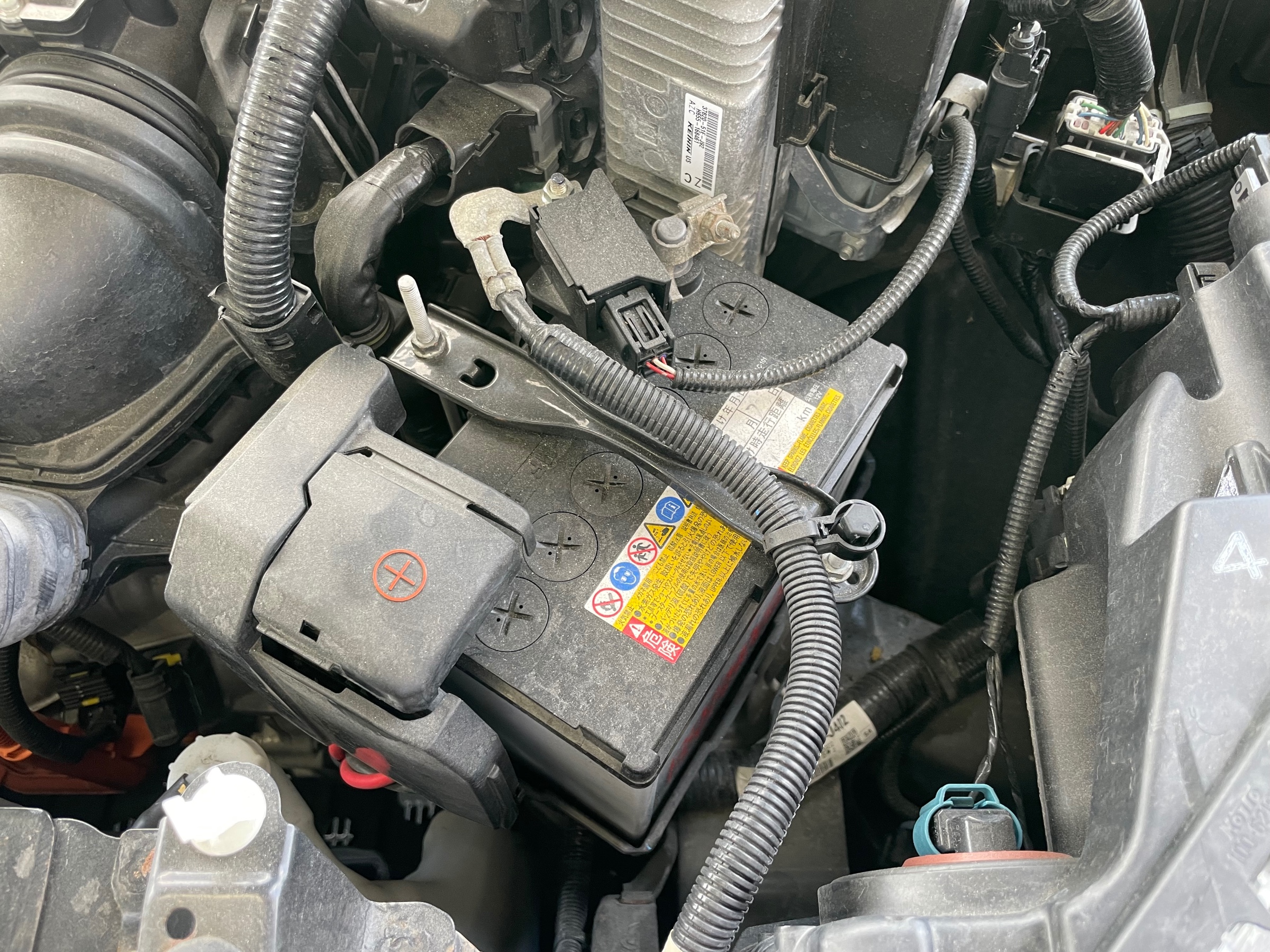 タイヤ館土山 ホンダ ヴェゼル RU3　バッテリー交換