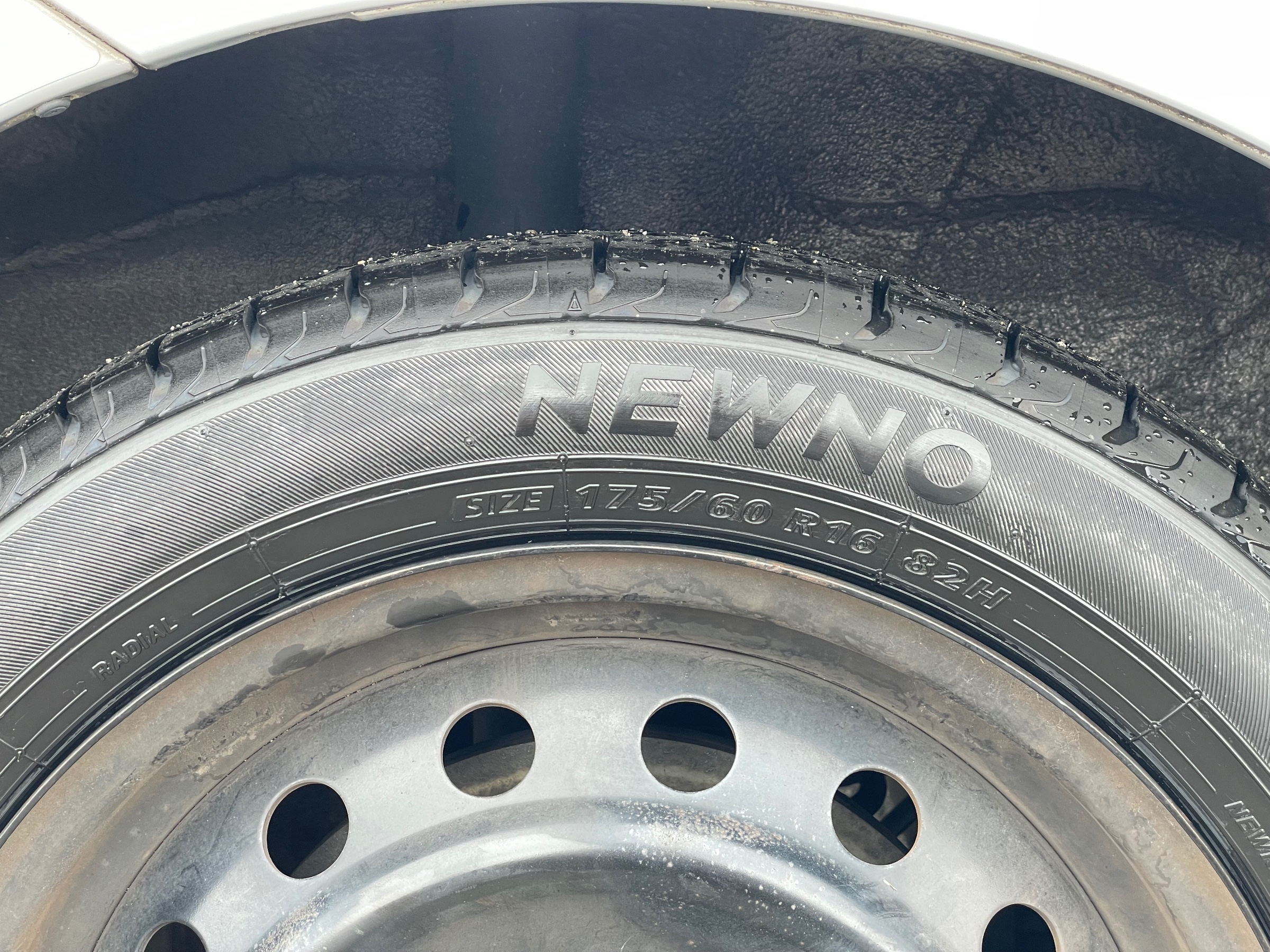 タイヤ館加古川 トヨタ ラクティス NCP100　タイヤ交換