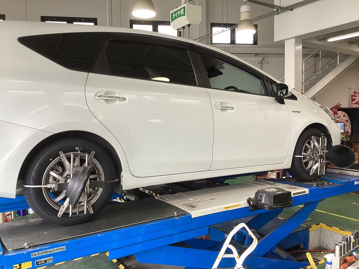 トヨタ プリウスα (ZVW40) 】タイヤ交換作業 (Playz PX-RVⅡ