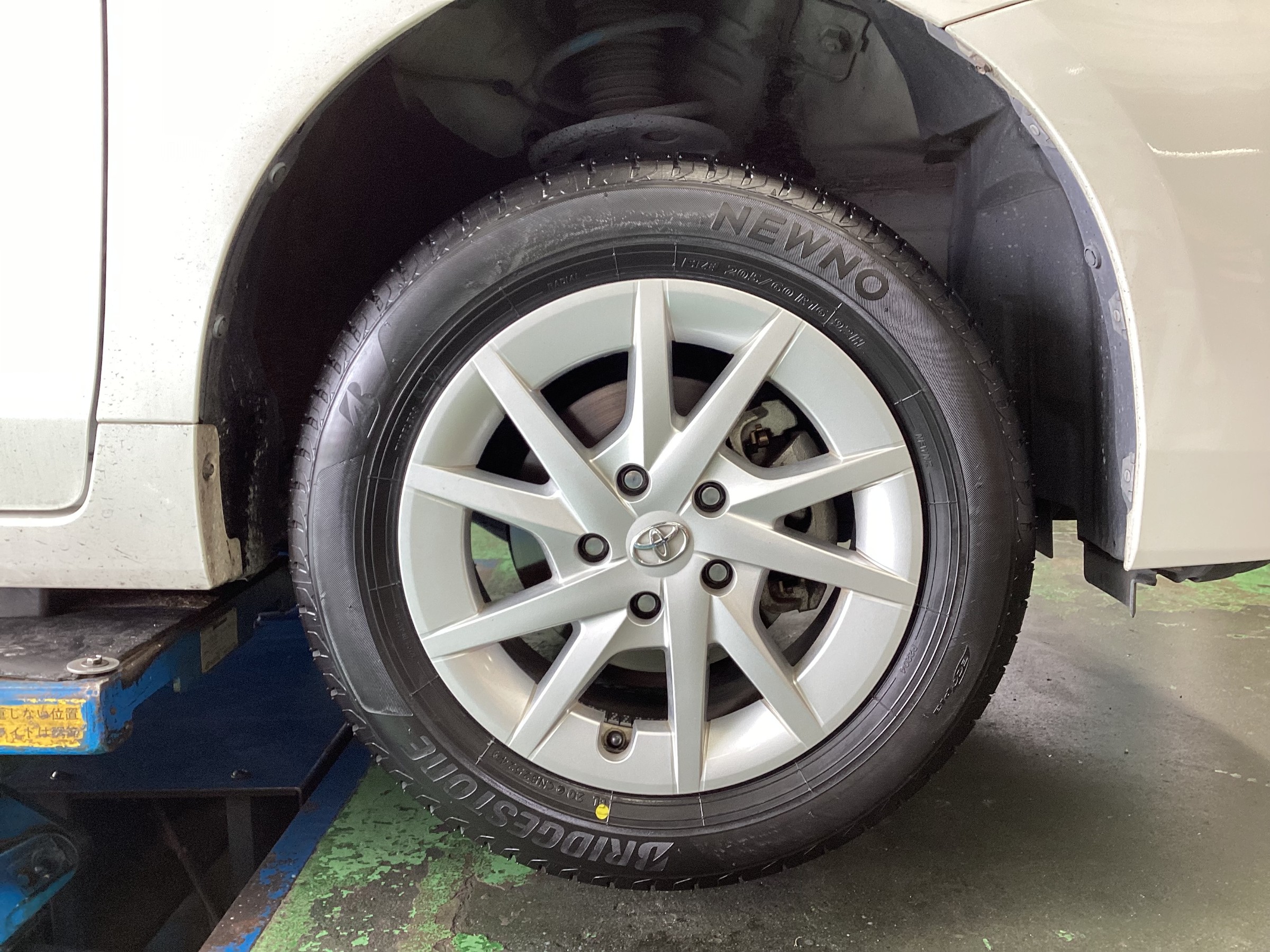 トヨタ プリウスα ブリヂストンのニューノーマル！〗 | 店舗おススメ