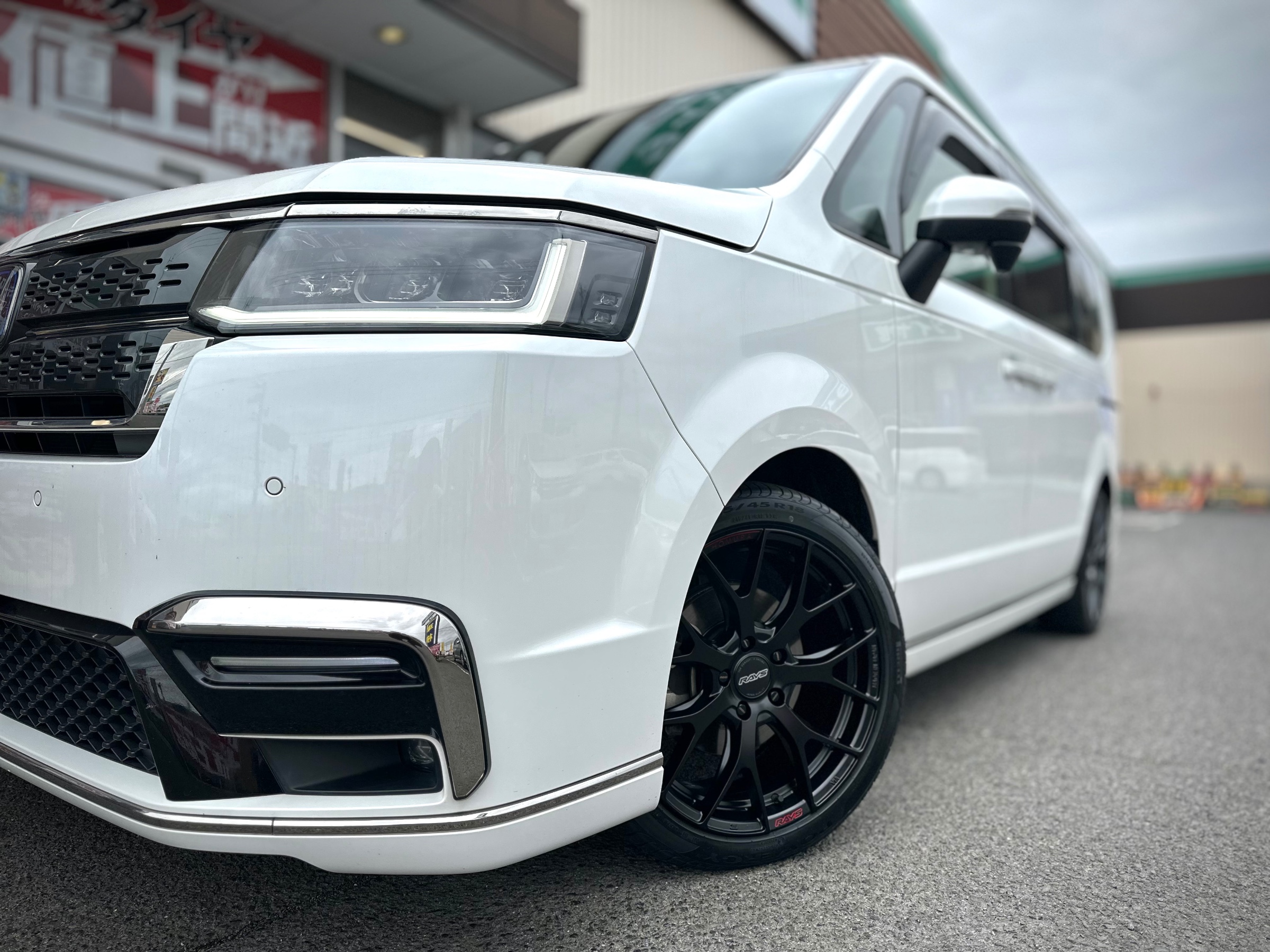 RAYS☆NO.1ショップ！ ステップワゴンに HOMURA 2X7FT 装着‼‼ | 店舗お