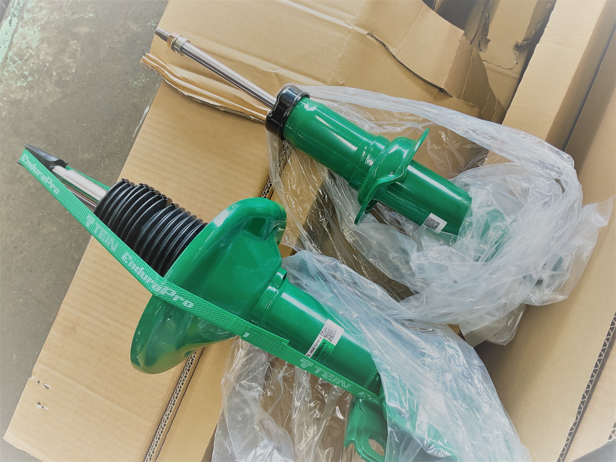 スバルVM4型レヴォーグ、ショックアブソーバーのリフレッシュ交換