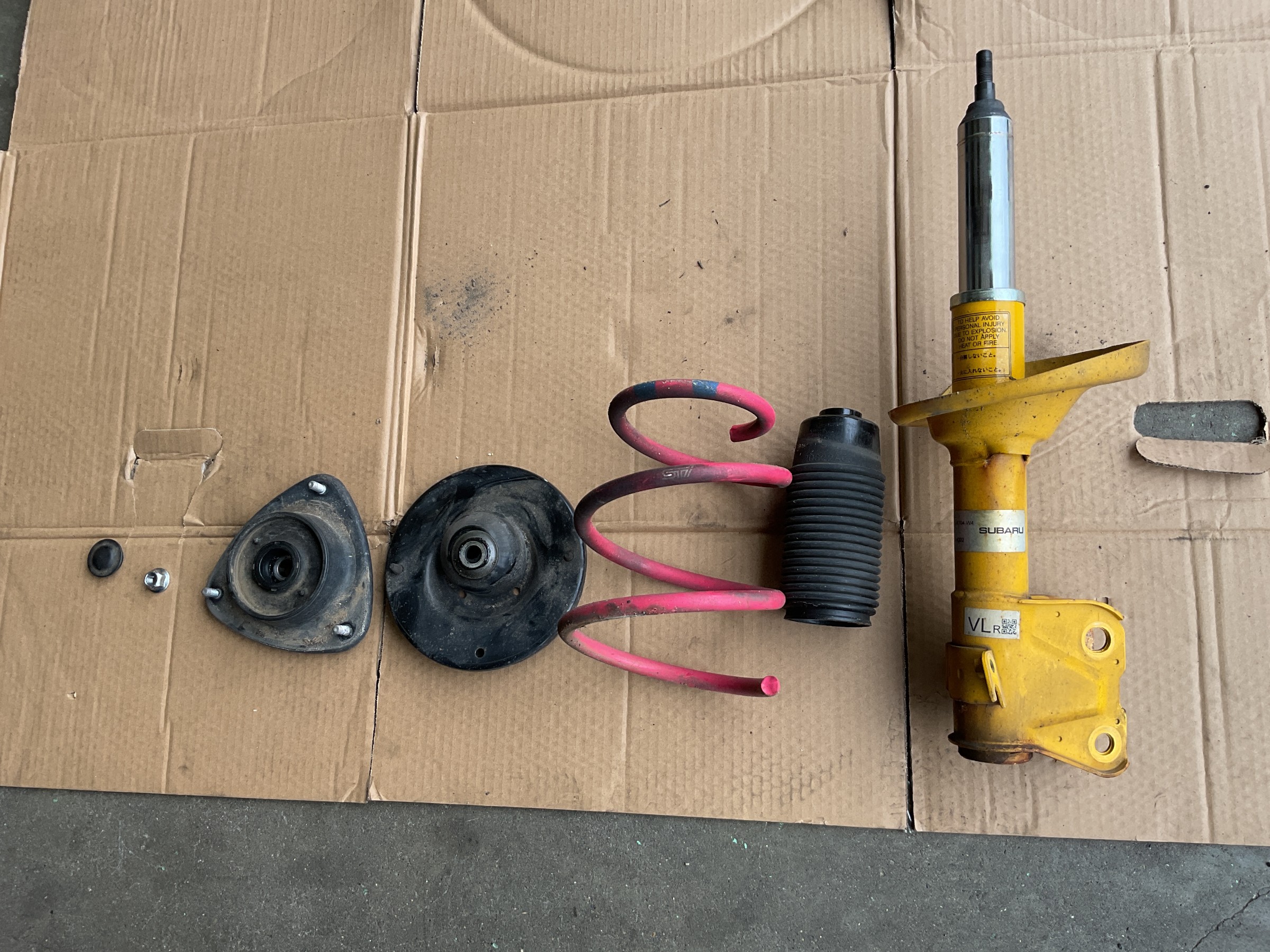 スバルVM4型レヴォーグ、ショックアブソーバーのリフレッシュ交換