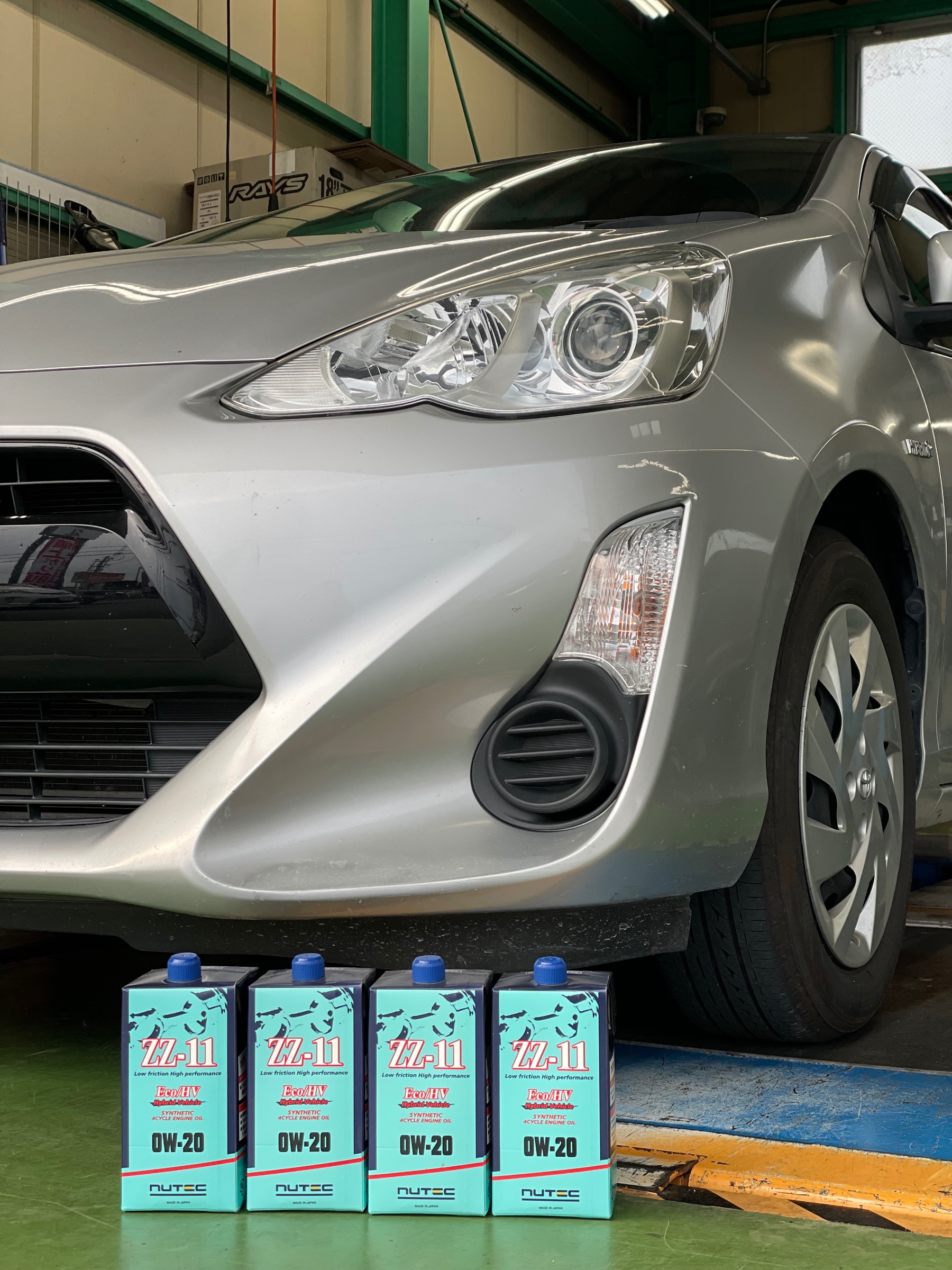 タイヤ館土山 トヨタ アクア NHP10 エンジンオイル交換