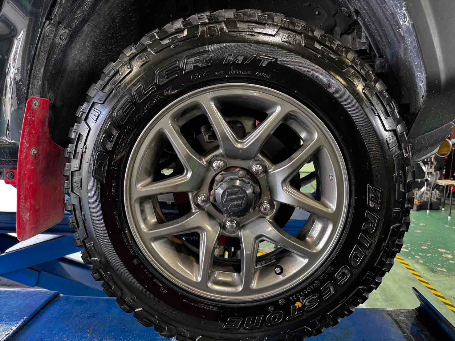 スズキ ジムニー】タイヤ交換 185/85R16 デューラー M/T674 | 店舗お