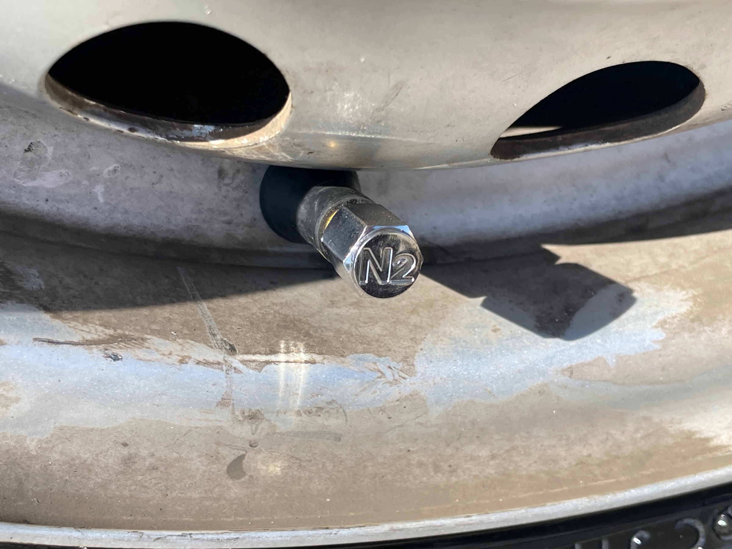 タイヤ館土山　日産 NV200 バネット VM20　タイヤ交換