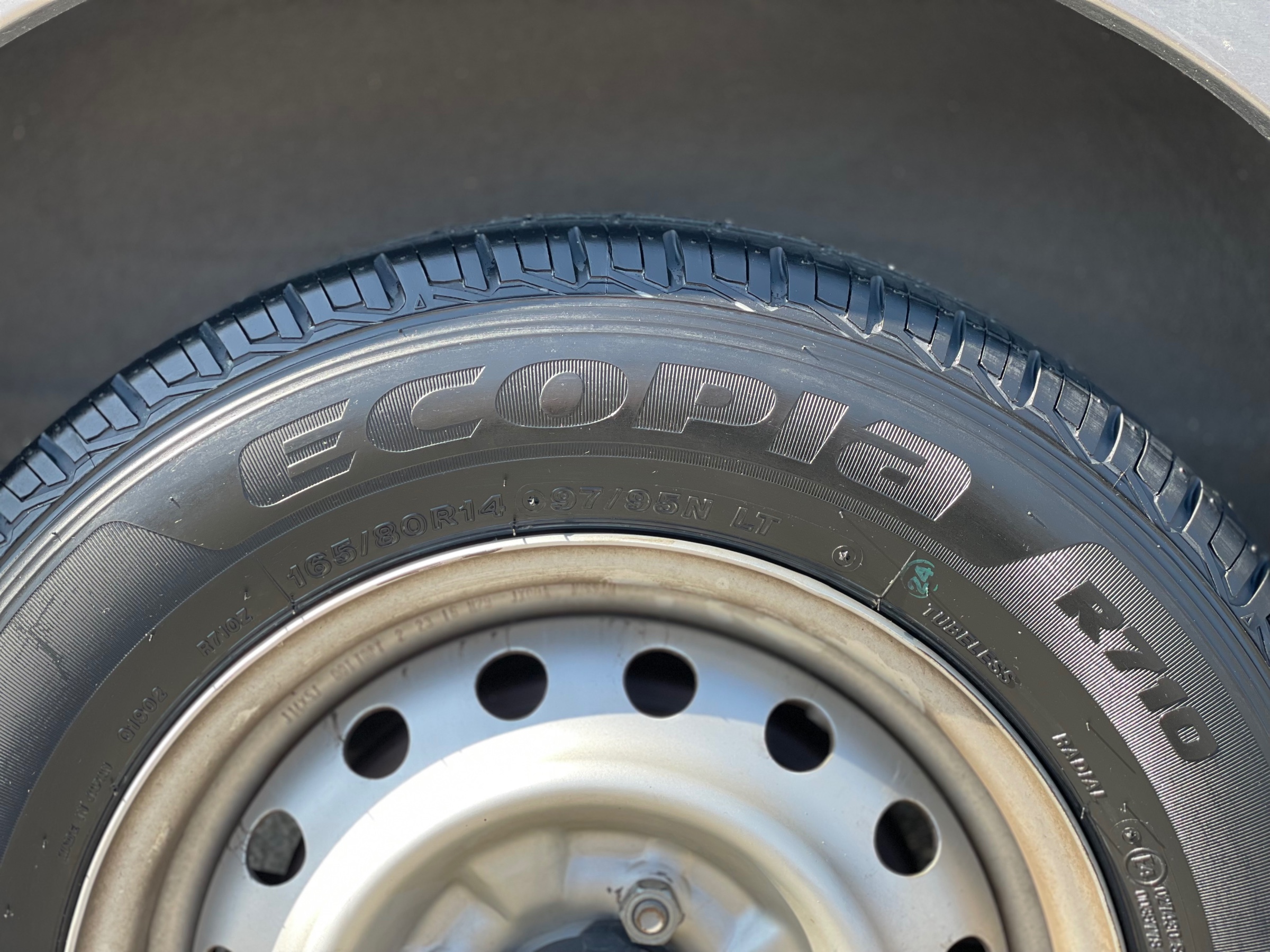 タイヤ館土山　日産 NV200 バネット VM20　タイヤ交換